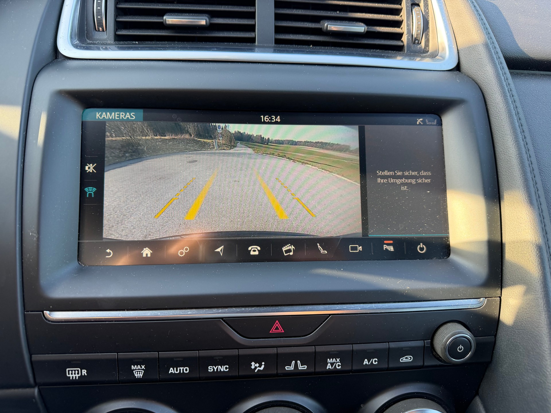 JAGUAR E-Pace P200 R-Dynamic HSE AWD Automatik-image-5
