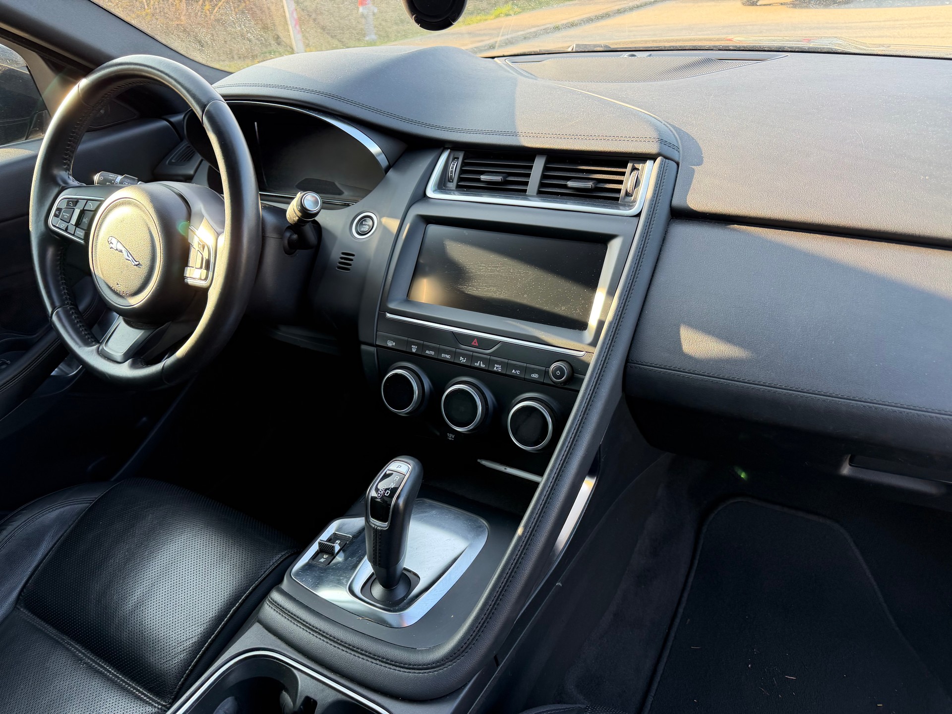 JAGUAR E-Pace P200 R-Dynamic HSE AWD Automatik-image-4