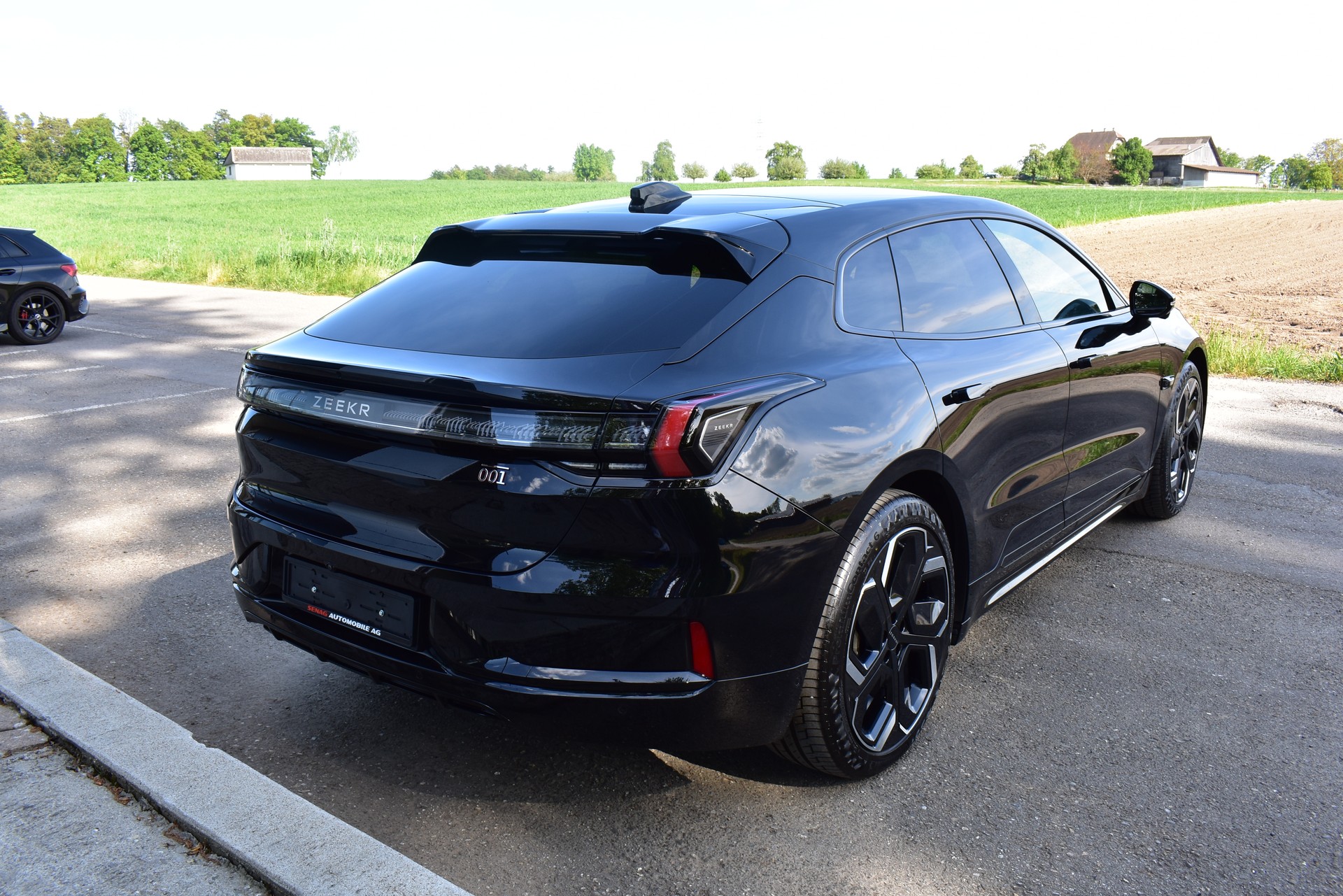 ZEEKR 001 96kWh Performace AWD-image-3