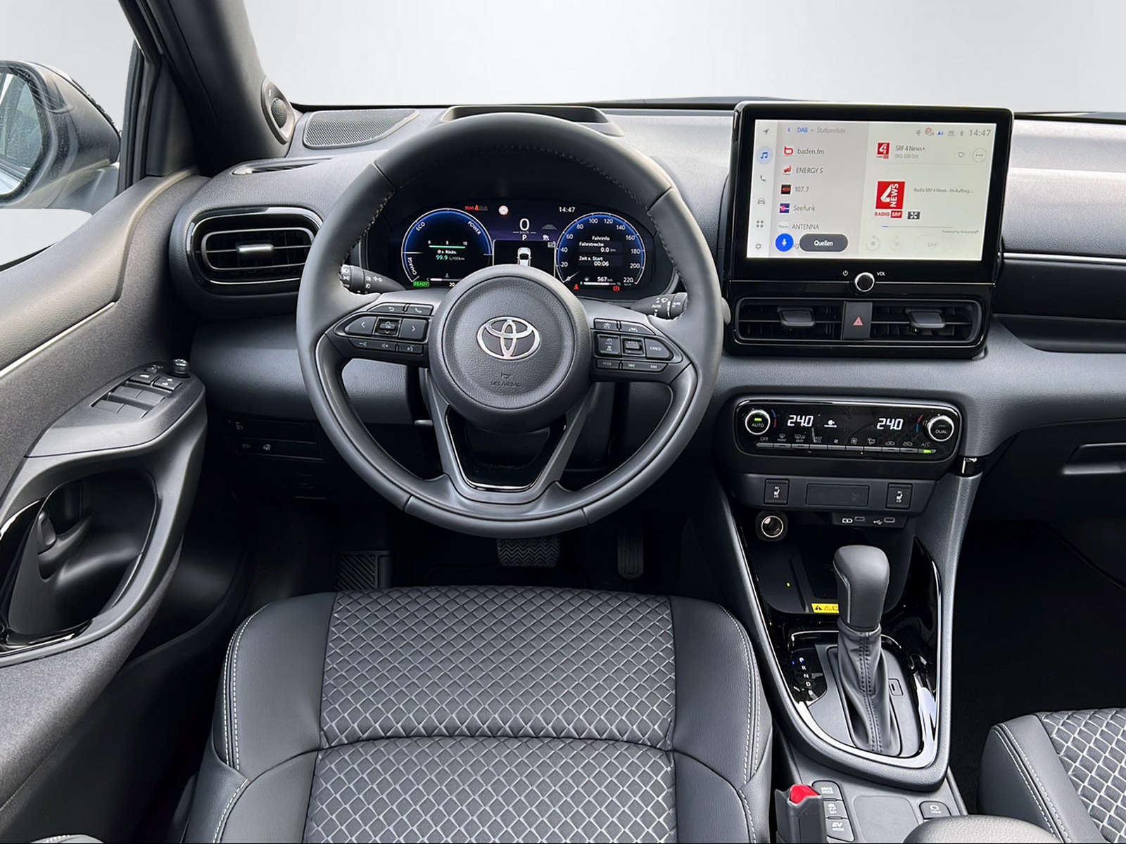 TOYOTA Yaris 1.5 VVT-i HSD Premium-image-12