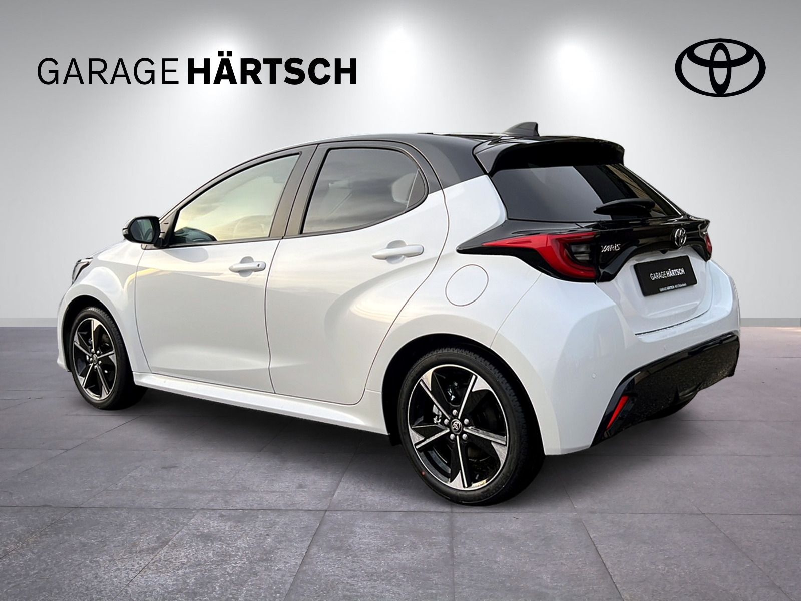 TOYOTA Yaris 1.5 VVT-i HSD Premium-image-3