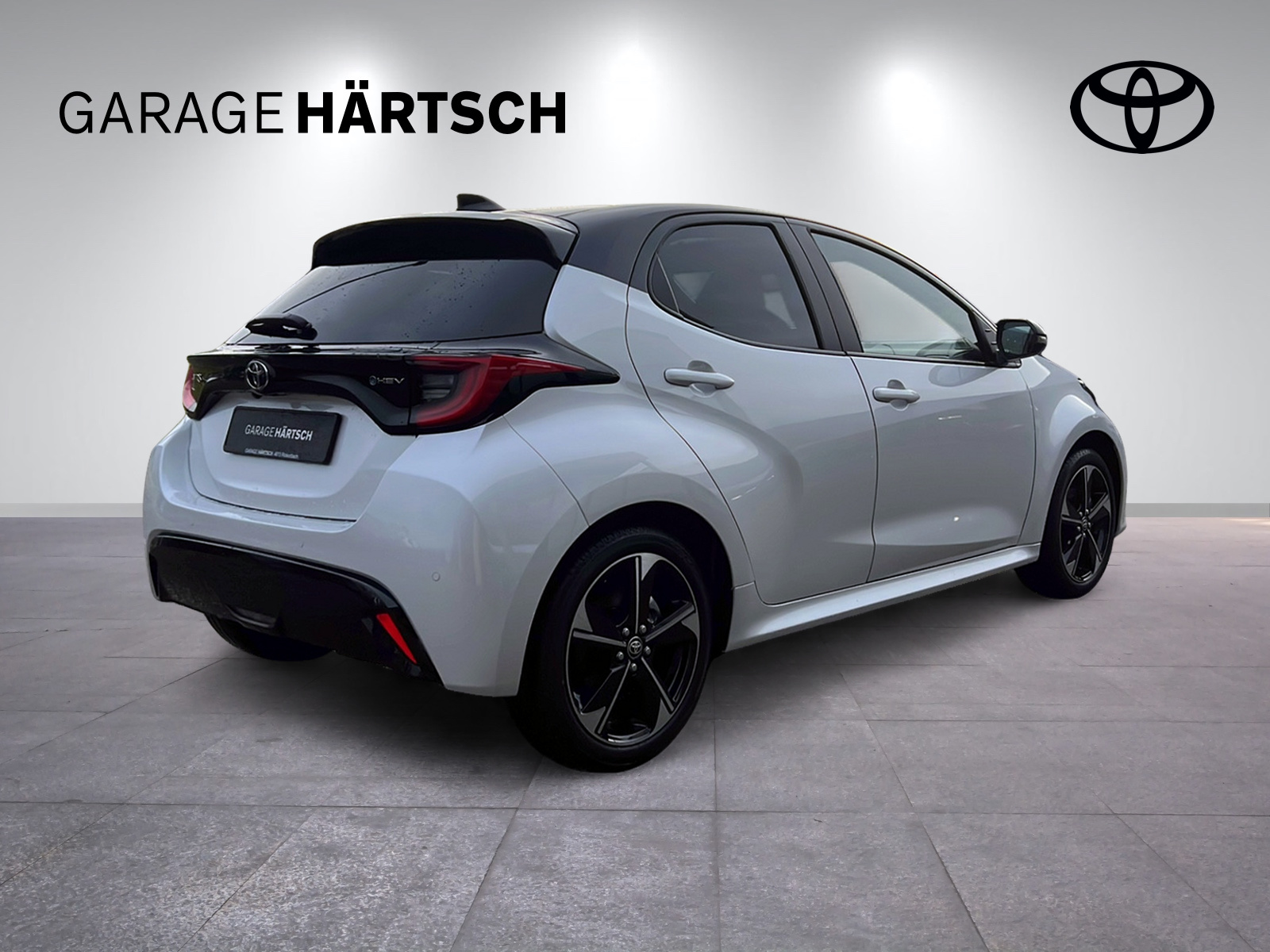 TOYOTA Yaris 1.5 VVT-i HSD Premium-image-6