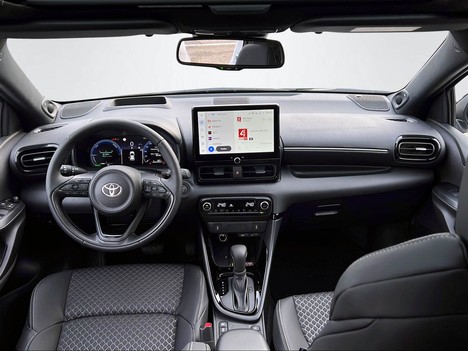 TOYOTA Yaris 1.5 VVT-i HSD Premium-image-11
