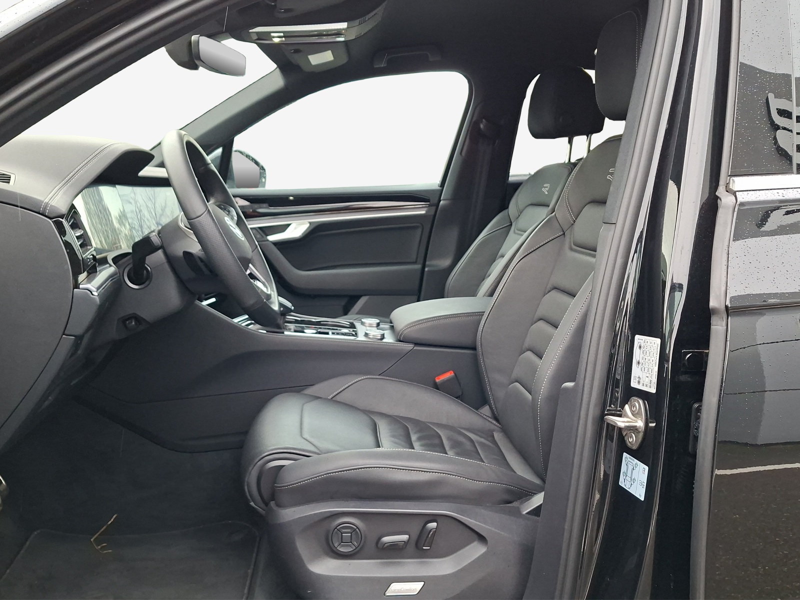 VW Touareg 3.0 TDI R-Line Tiptronic-image-7