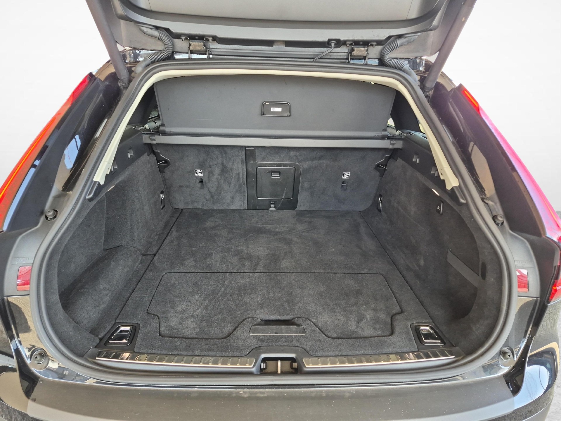 VOLVO V90 Cross Country 2.0 B5 Plus AWD-image-11