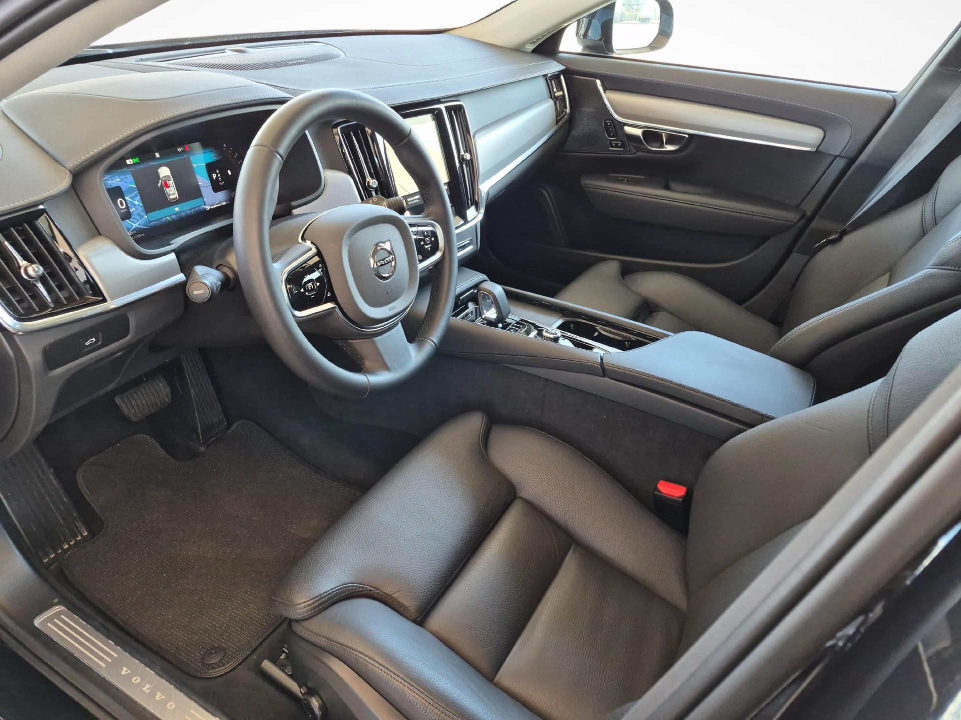VOLVO V90 Cross Country 2.0 B5 Plus AWD-image-12