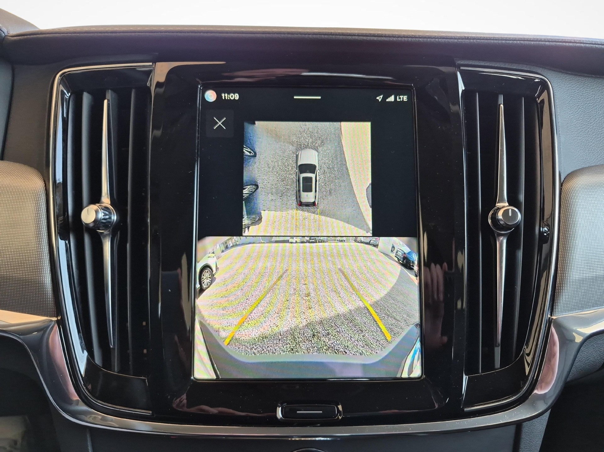 VOLVO V90 Cross Country 2.0 B5 Plus AWD-image-14