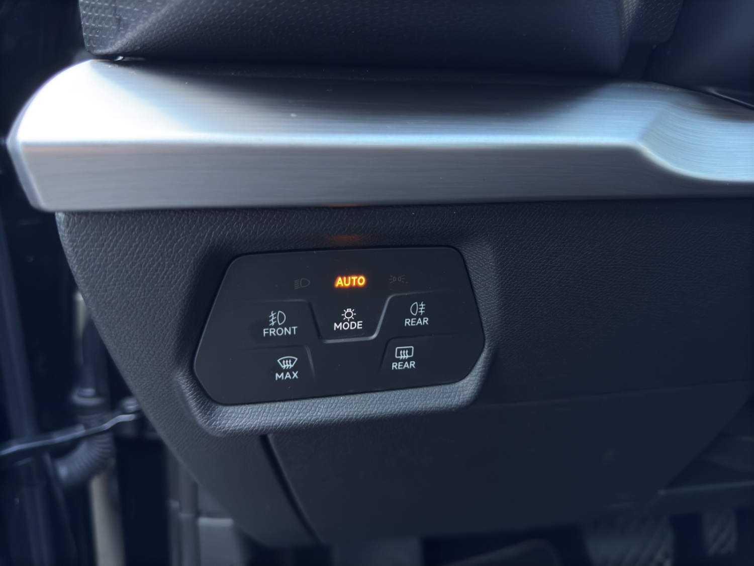 SEAT Leon ST 1.5 eTSI 150 FR DSG-image-12