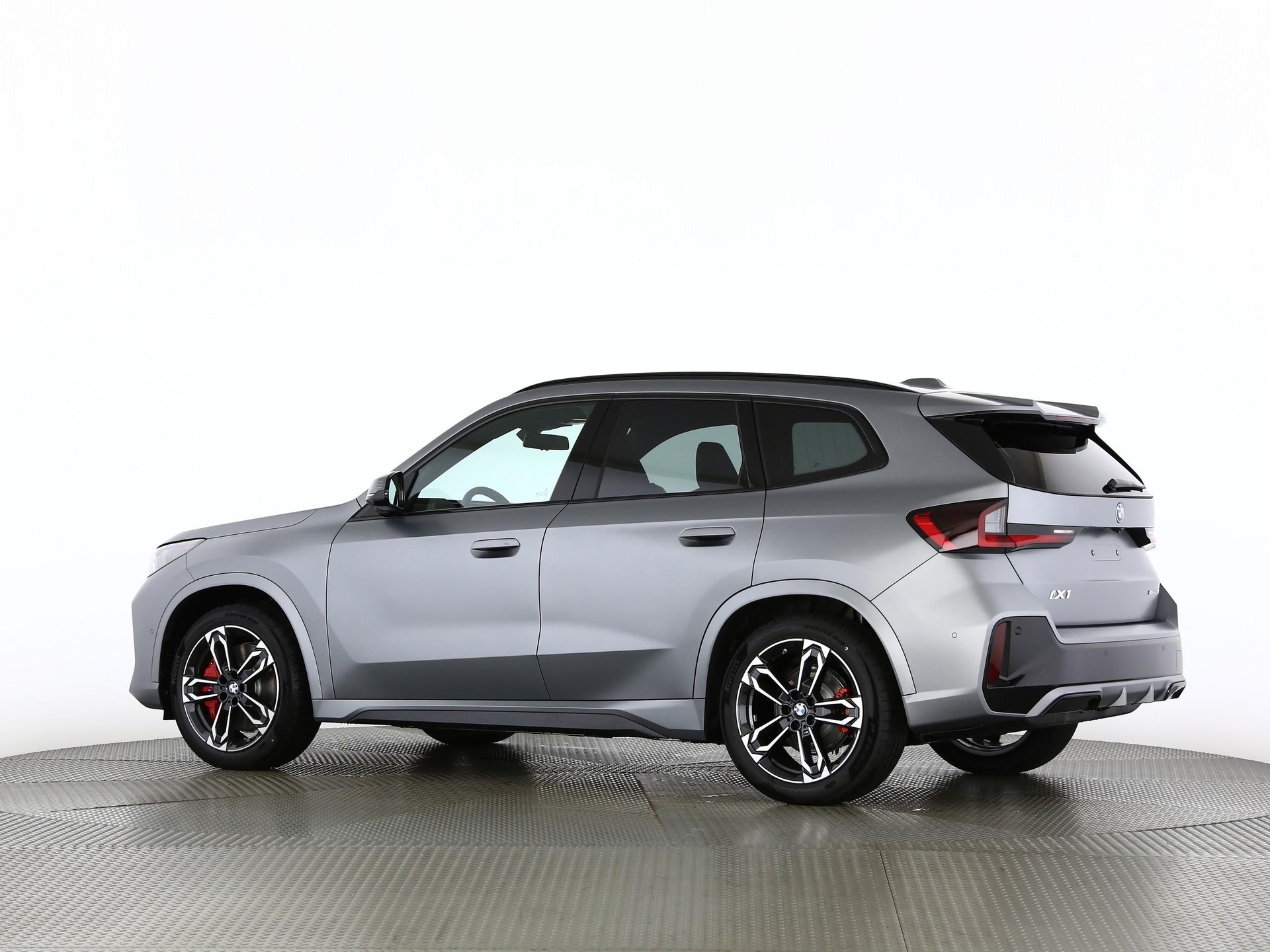 BMW iX1 30 xDrive-image-13