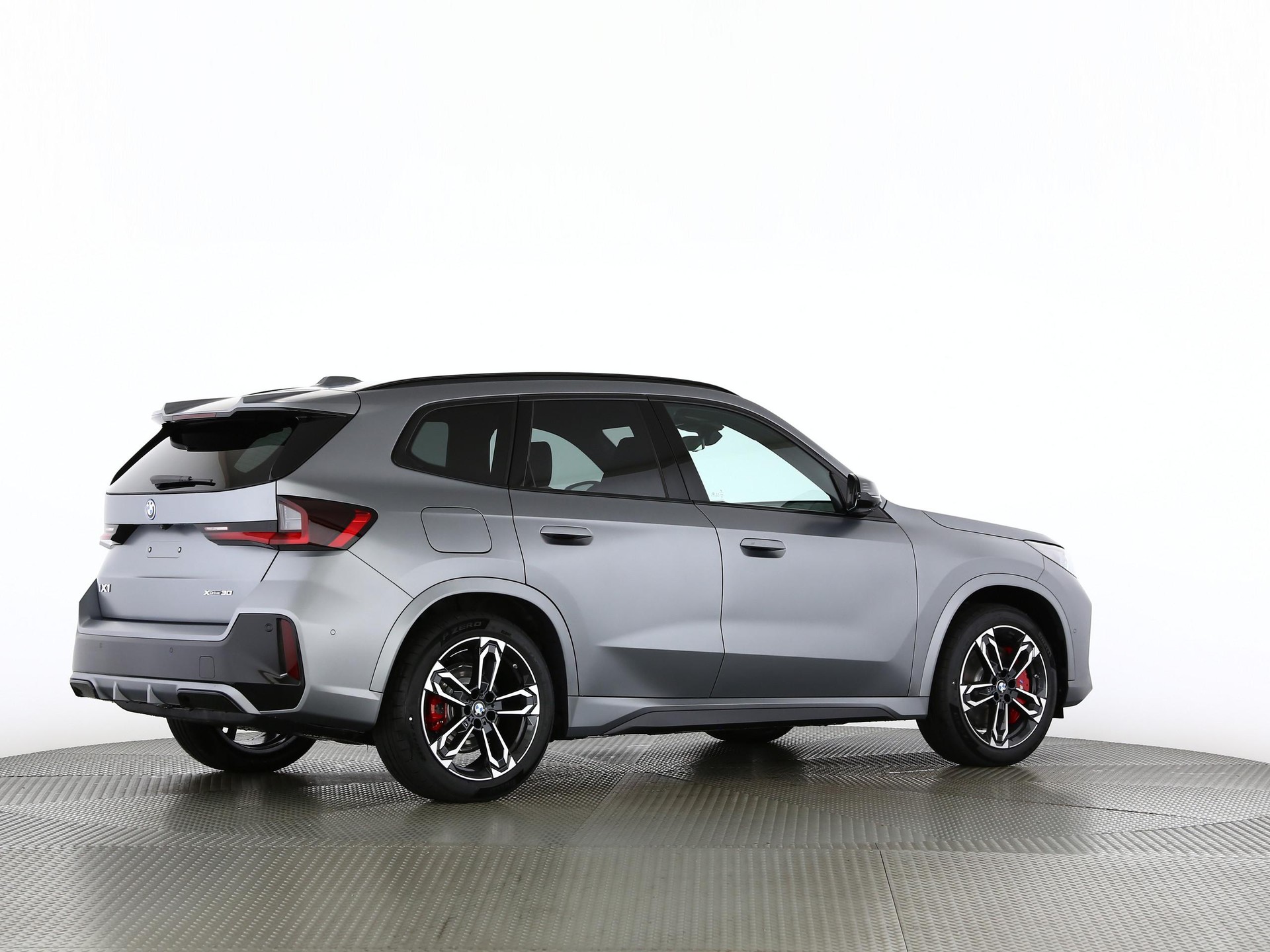 BMW iX1 30 xDrive-image-20