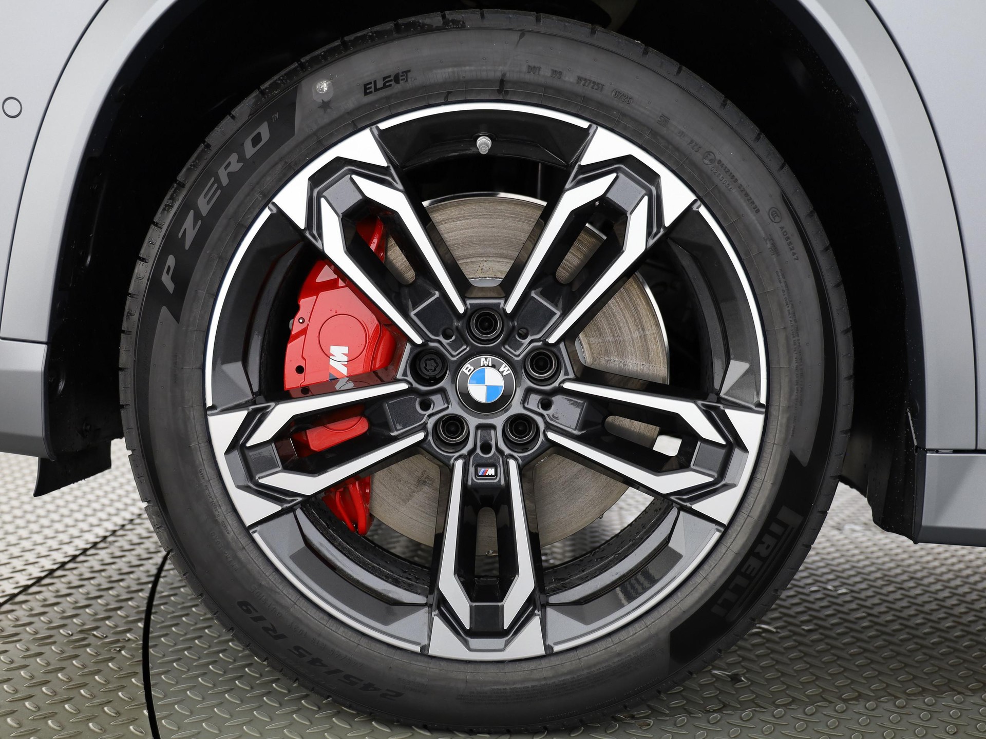 BMW iX1 30 xDrive-image-3