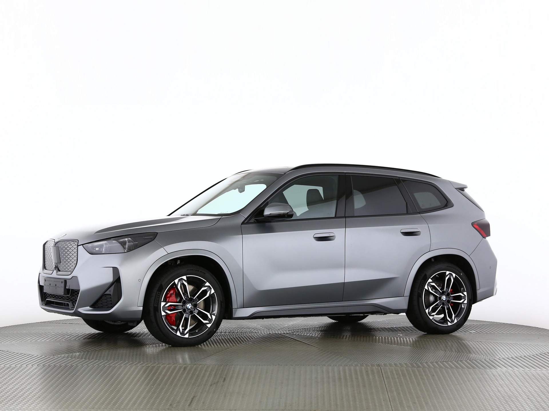 BMW iX1 30 xDrive-image-9