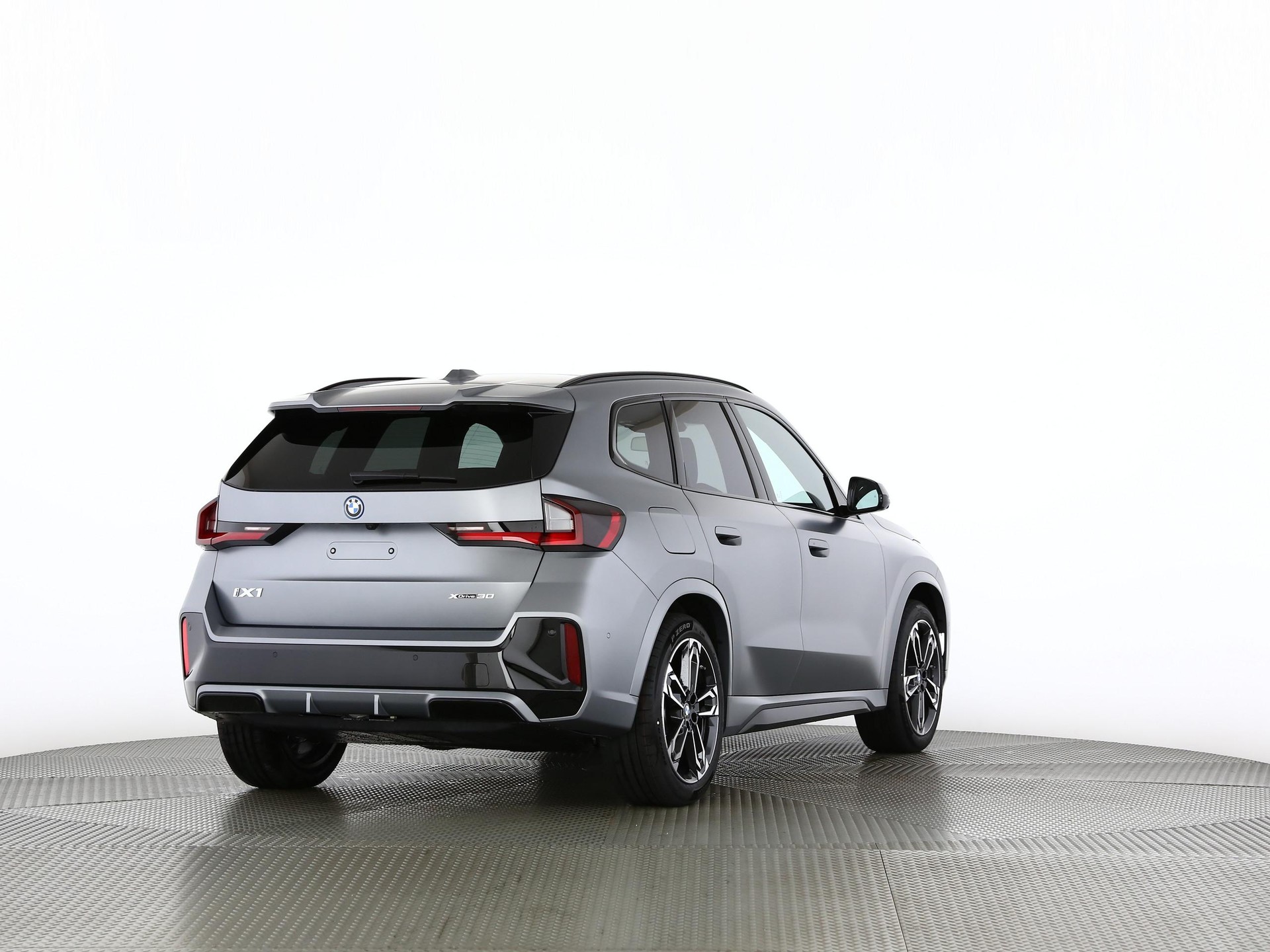 BMW iX1 30 xDrive-image-18