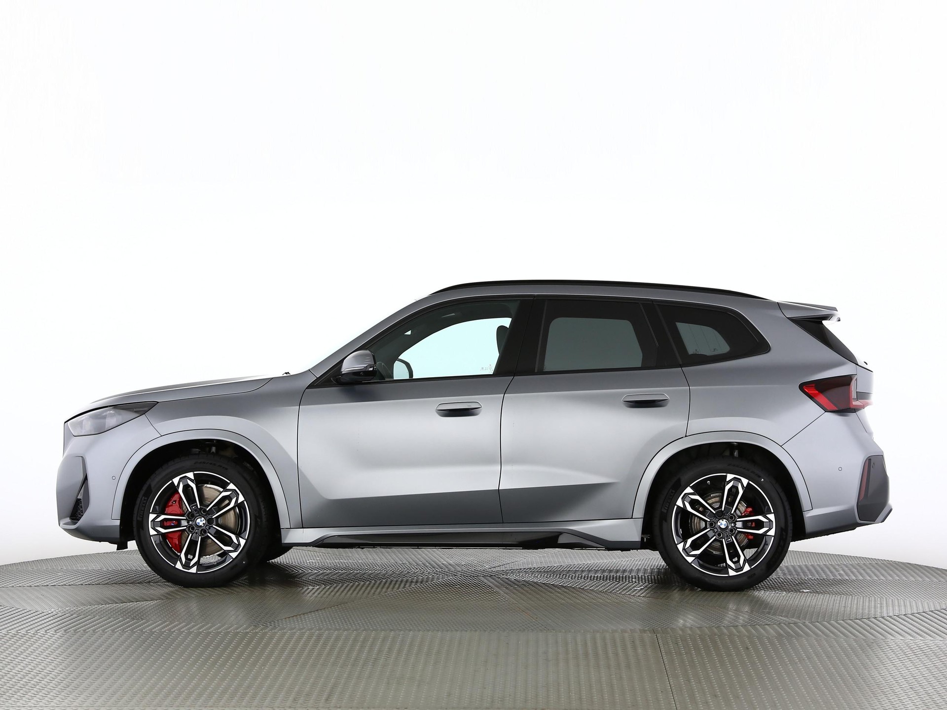 BMW iX1 30 xDrive-image-11