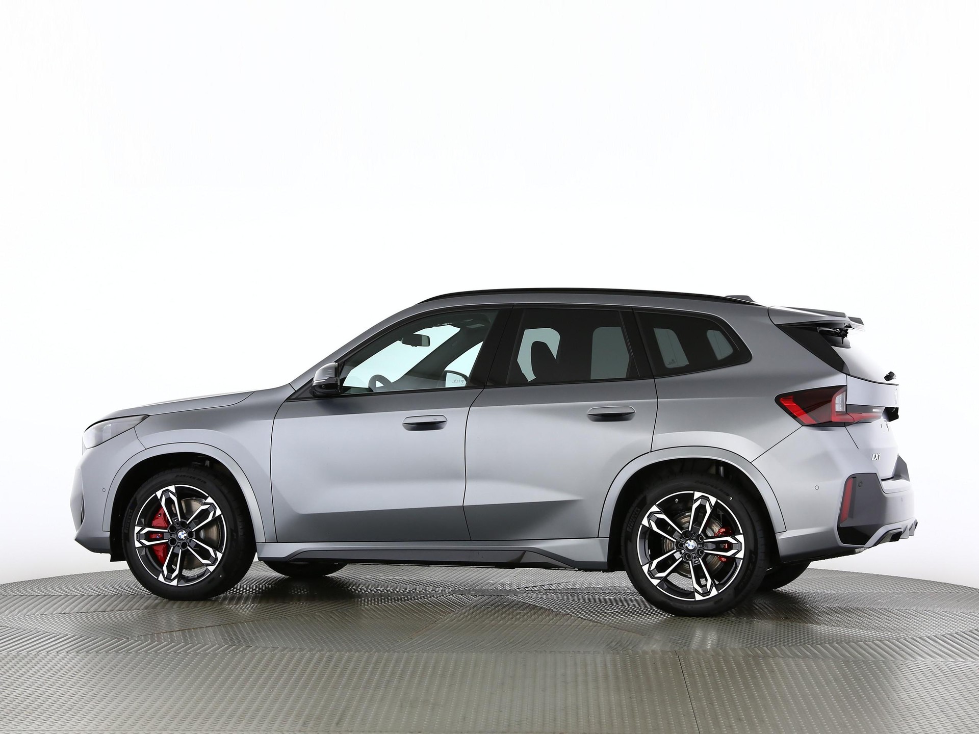BMW iX1 30 xDrive-image-12