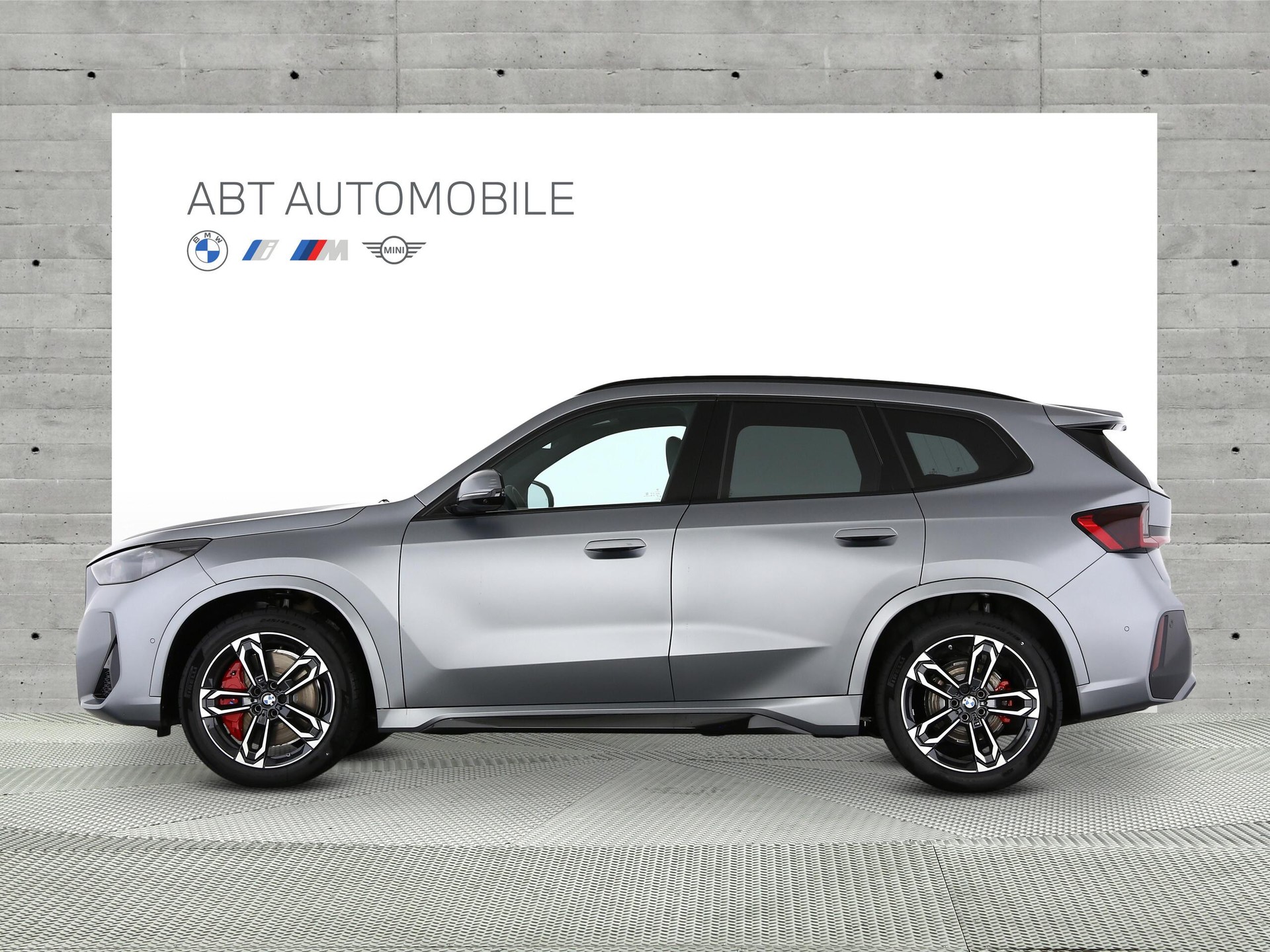 BMW iX1 30 xDrive-image-1