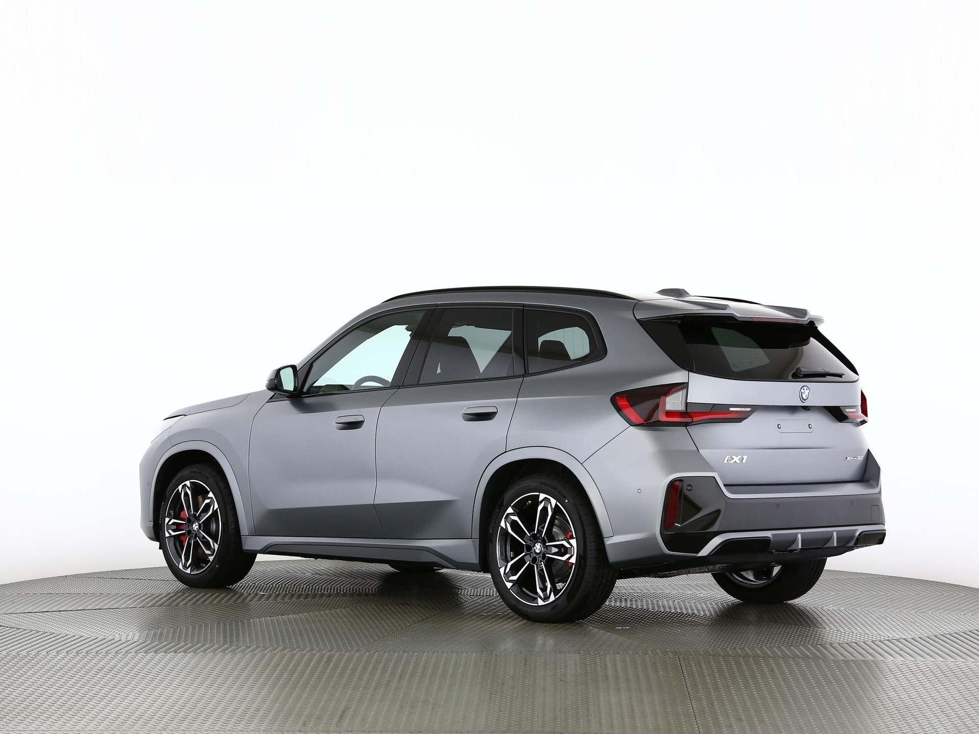 BMW iX1 30 xDrive-image-14