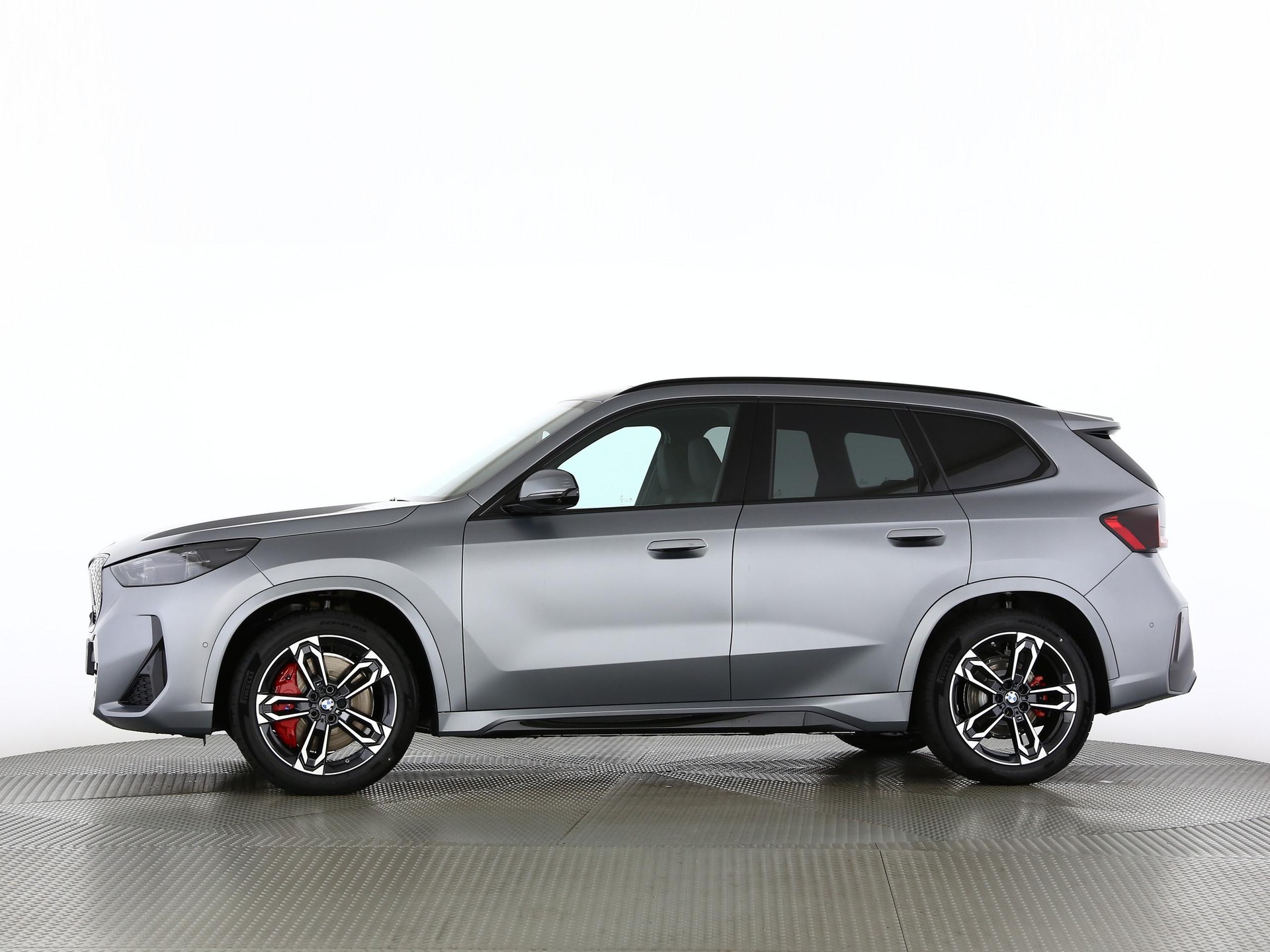 BMW iX1 30 xDrive-image-10