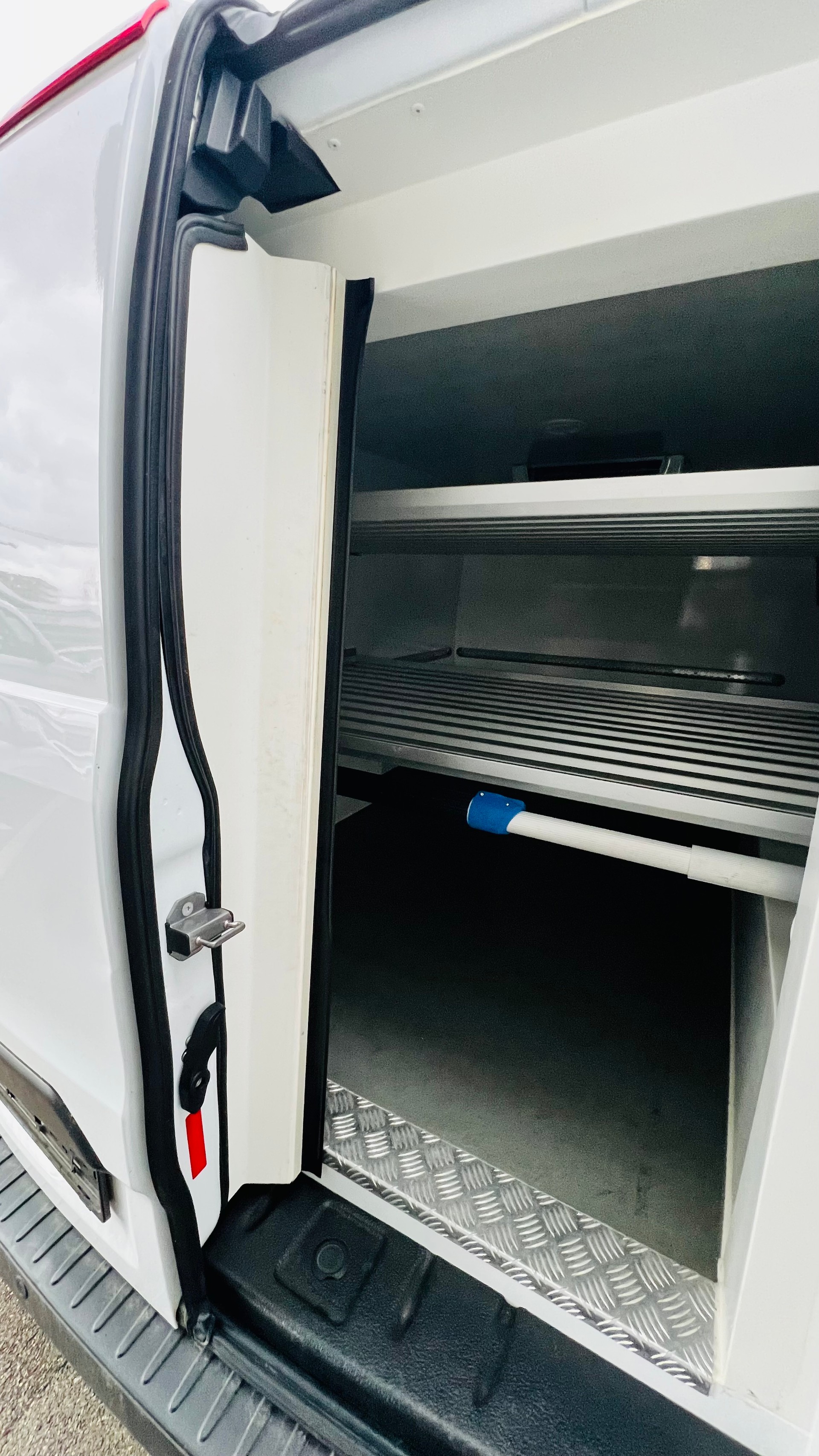 FORD Transit Custom Van 300 L1H1 Trend-image-4