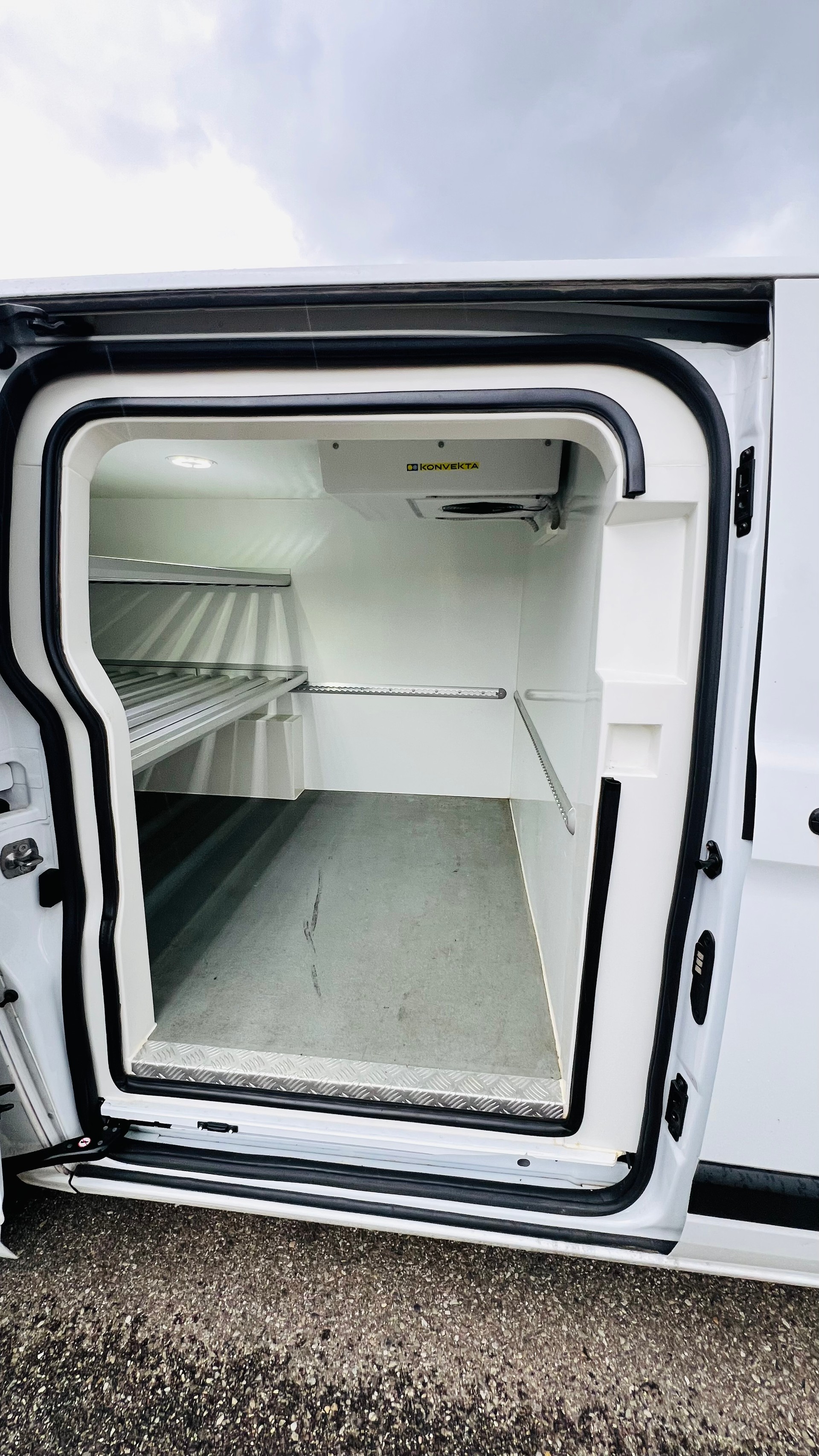 FORD Transit Custom Van 300 L1H1 Trend-image-3