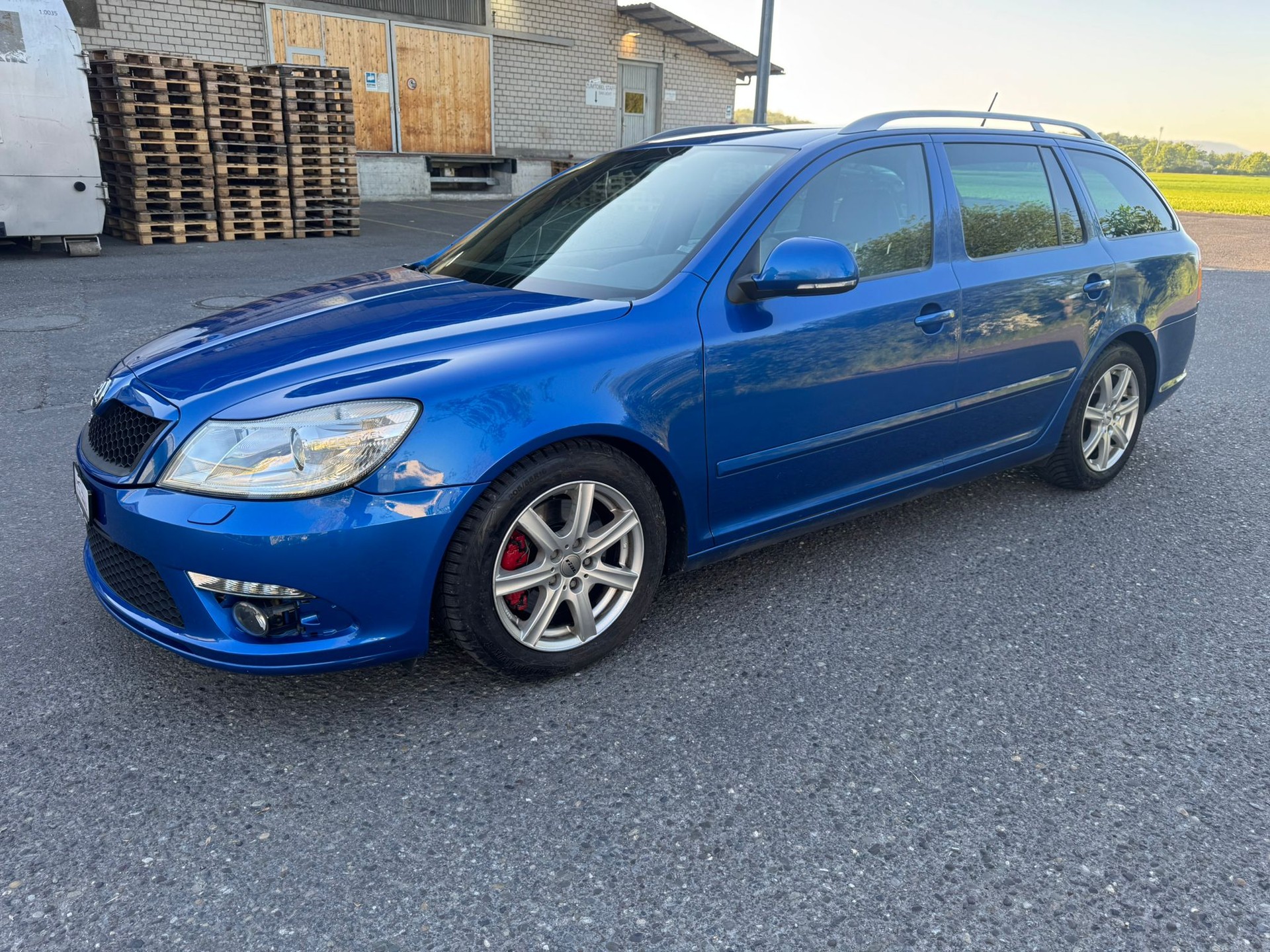 SKODA Octavia Combi 2.0 TSI RS DSG-image-2