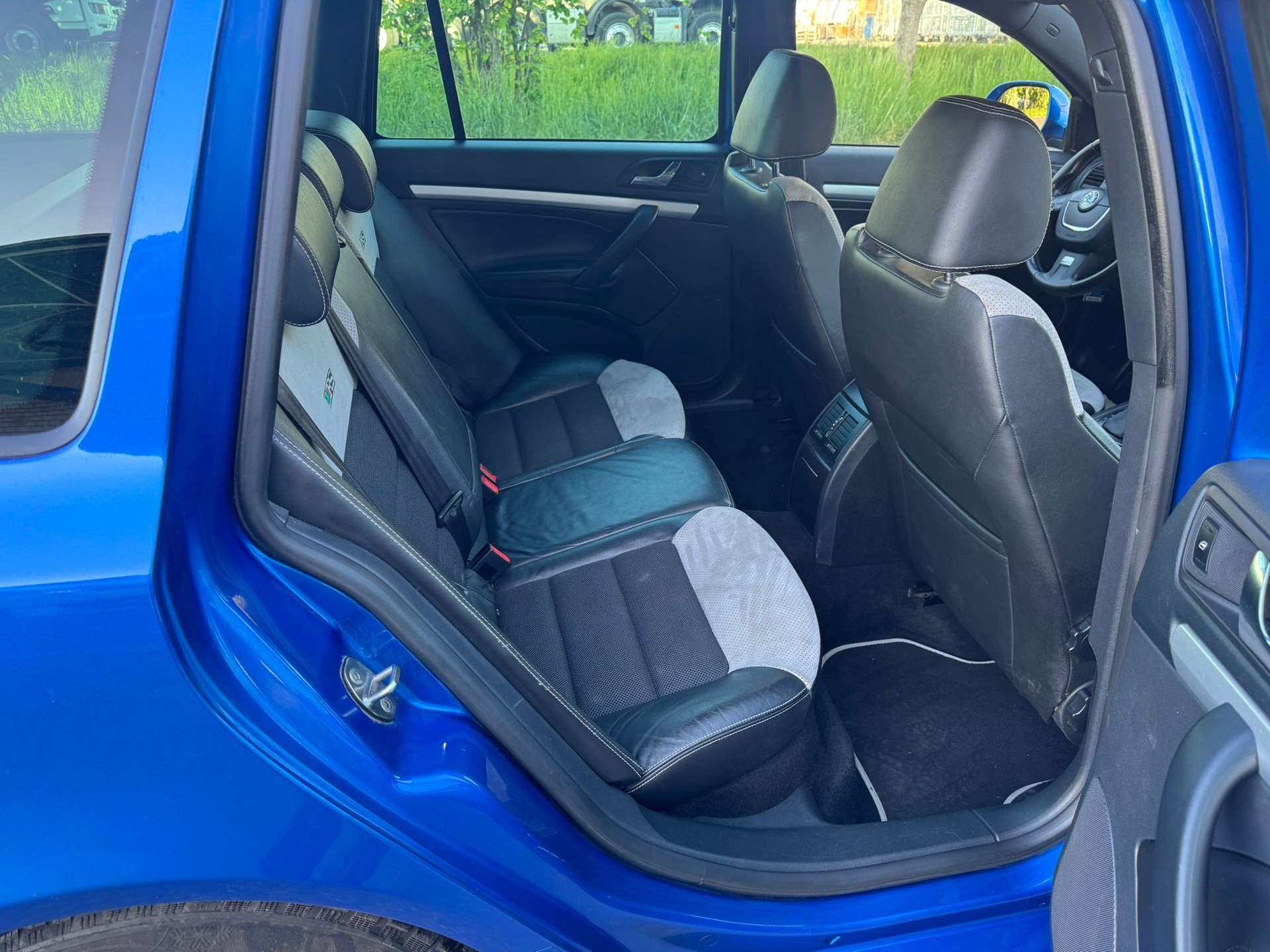 SKODA Octavia Combi 2.0 TSI RS DSG-image-10