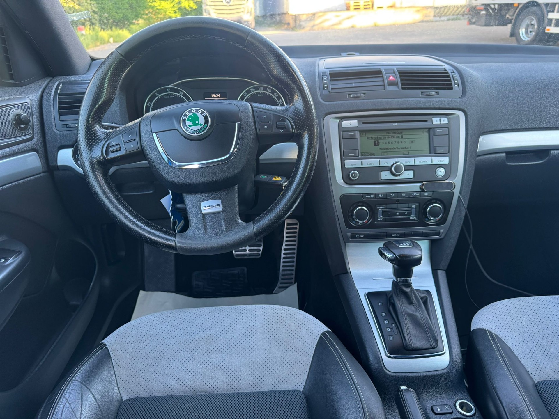 SKODA Octavia Combi 2.0 TSI RS DSG-image-18