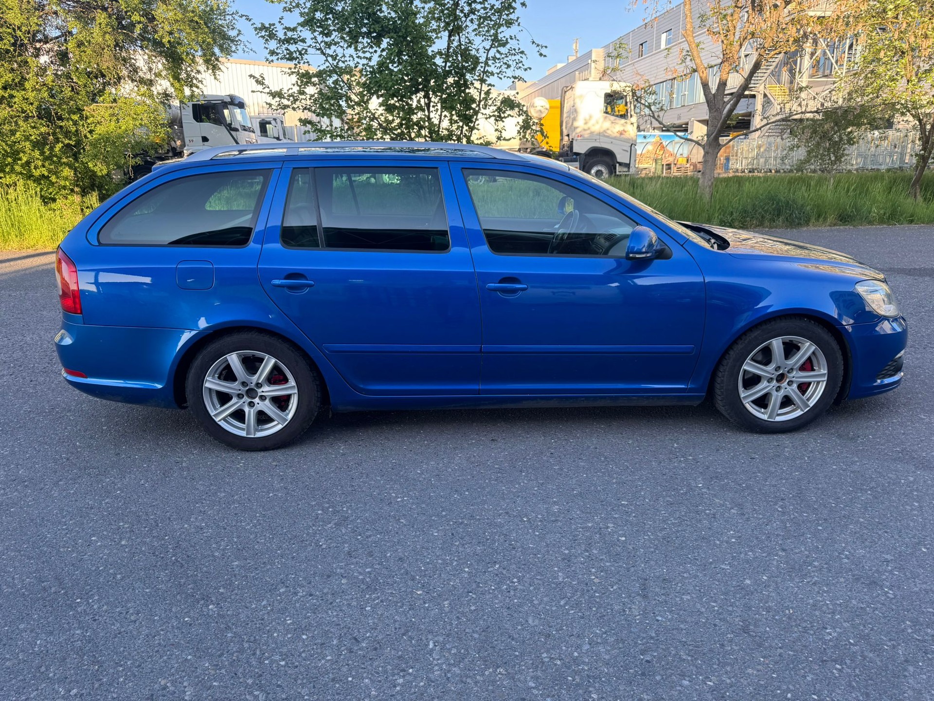 SKODA Octavia Combi 2.0 TSI RS DSG-image-8