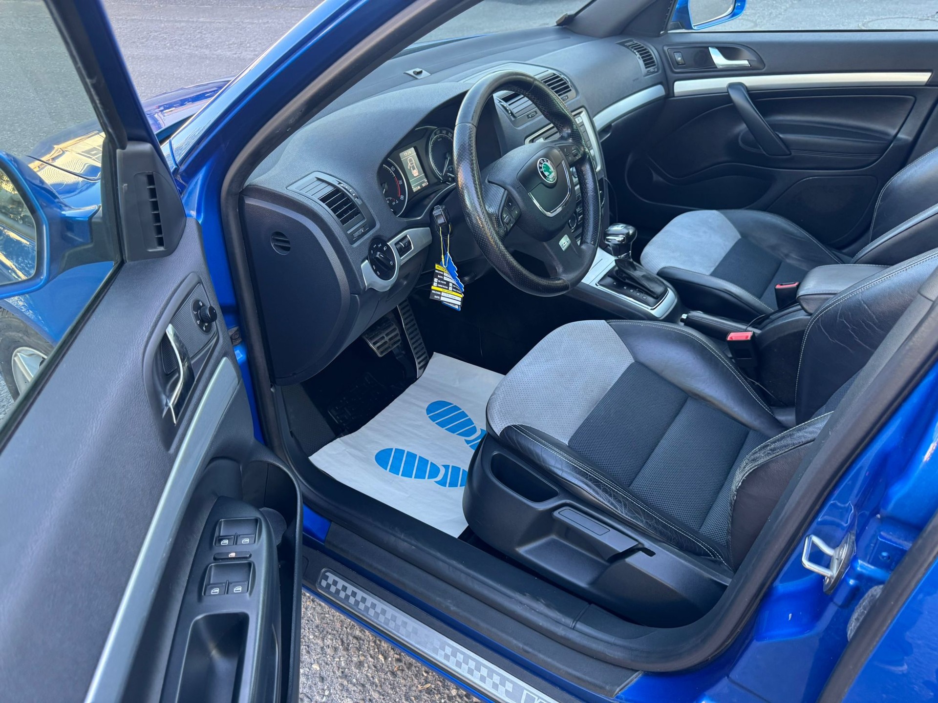 SKODA Octavia Combi 2.0 TSI RS DSG-image-12