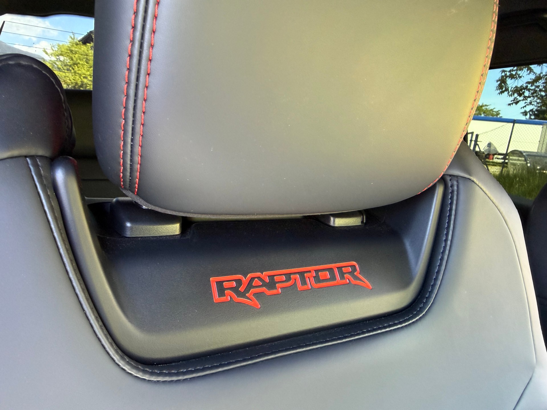 FORD "RANGER RAPTOR" 3.0 Eco Boost 4x4 AUTOMAT. CH WAGEN. VOLL OPTIONEN. MIT AHK. NEUWERTIG !! AUS 1 HAND.-image-25