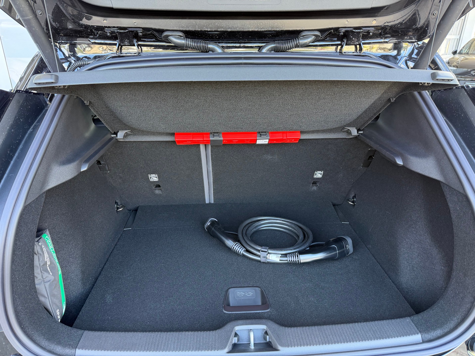 VOLVO EX30 E60 69kWh Twin Black Edition-image-21