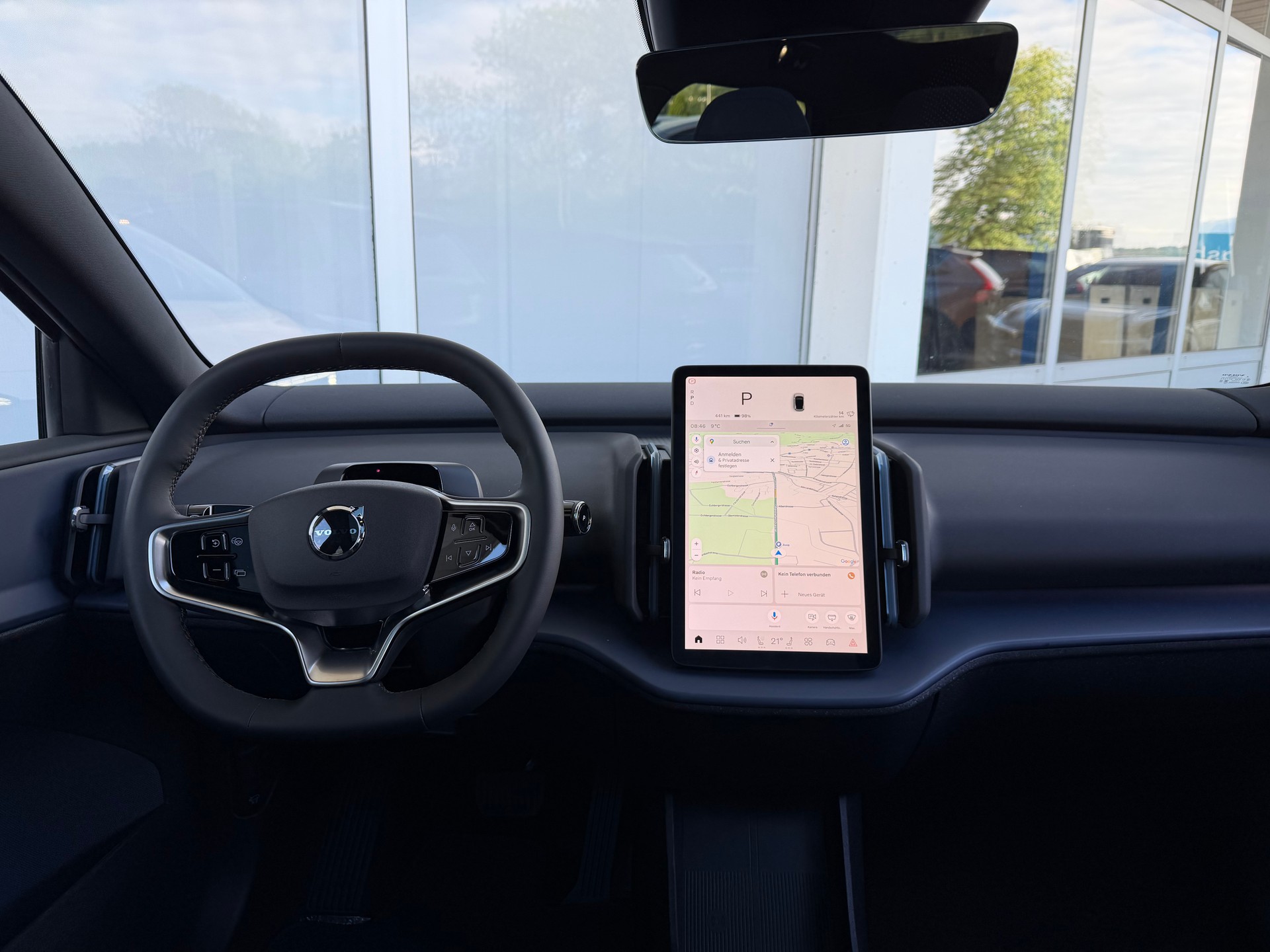 VOLVO EX30 E60 69kWh Twin Black Edition-image-8