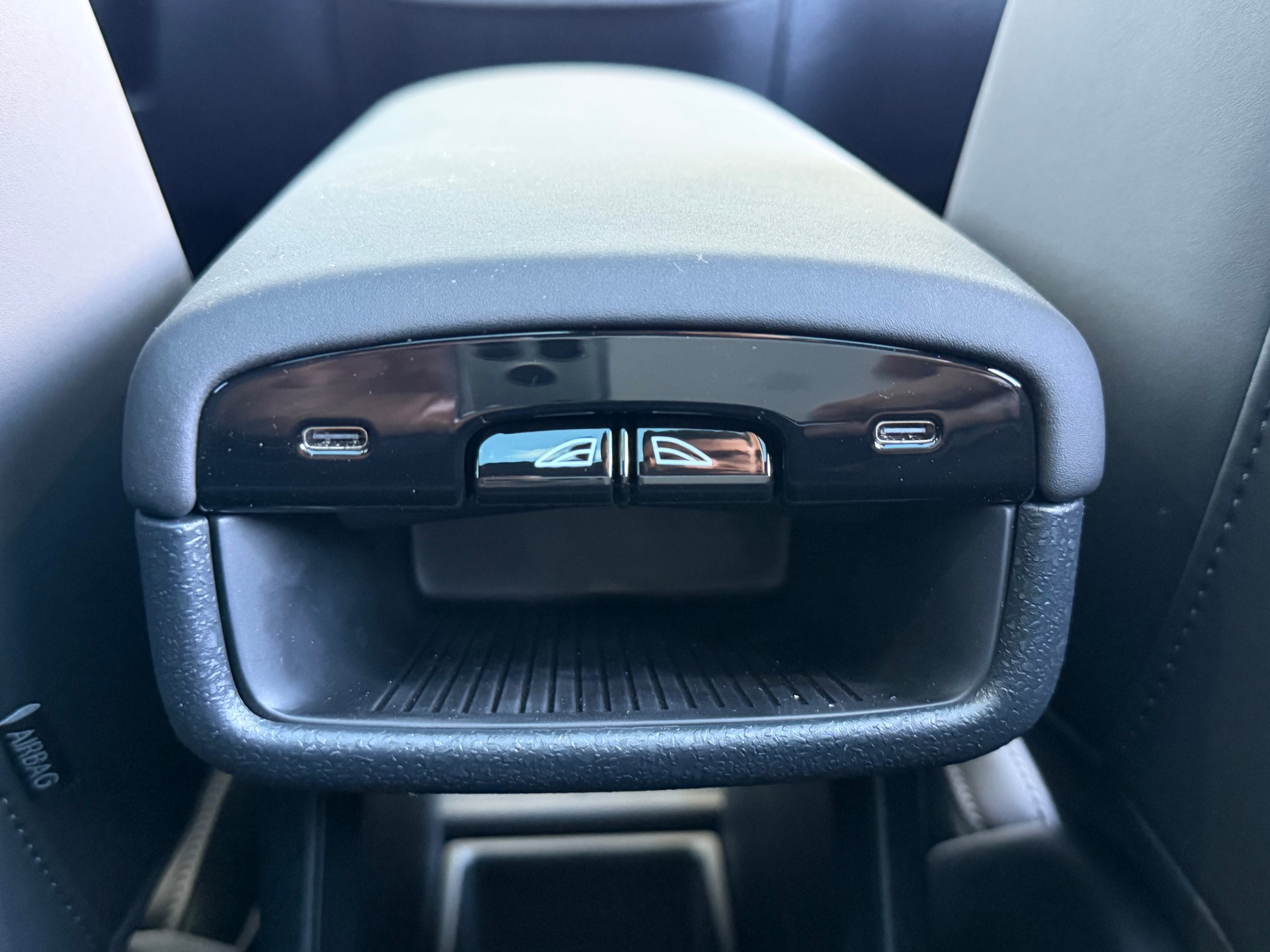 VOLVO EX30 E60 69kWh Twin Black Edition-image-6