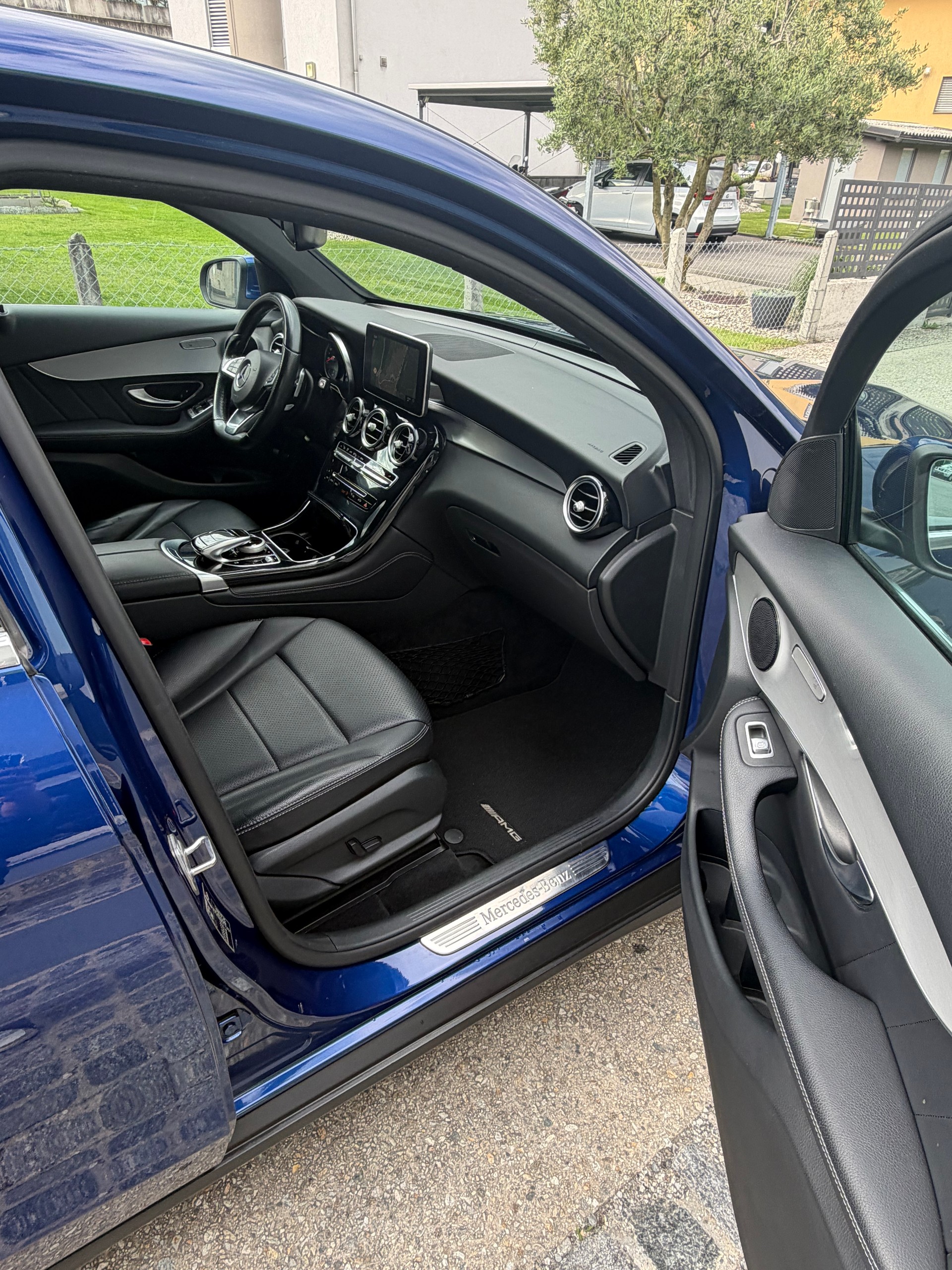 MERCEDES-BENZ GLC Coupé 250 d AMG Line 4Matic 9G-Tronic-image-9