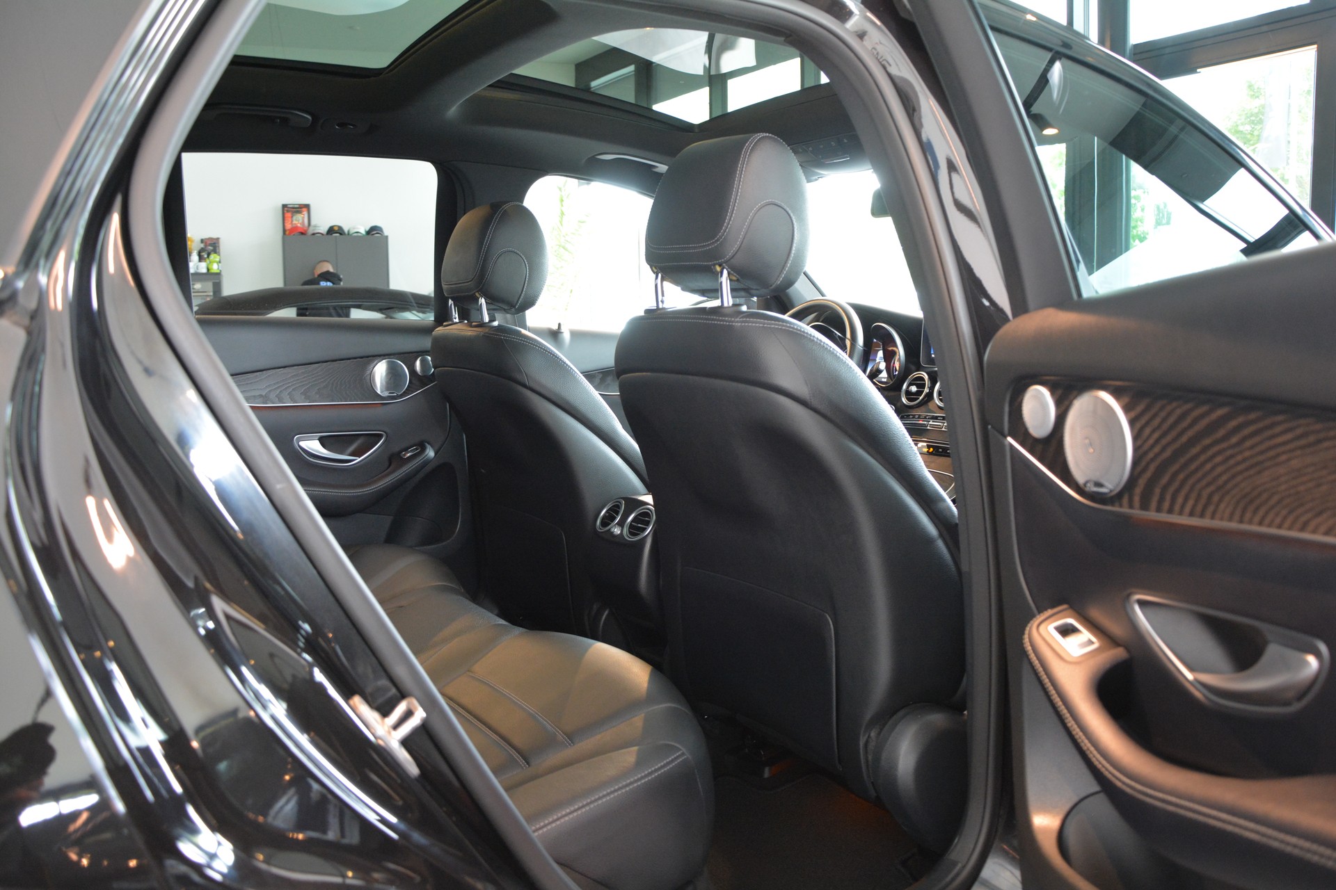 MERCEDES-BENZ GLC 250 d AMG Line 4Matic 9G-Tronic-image-13