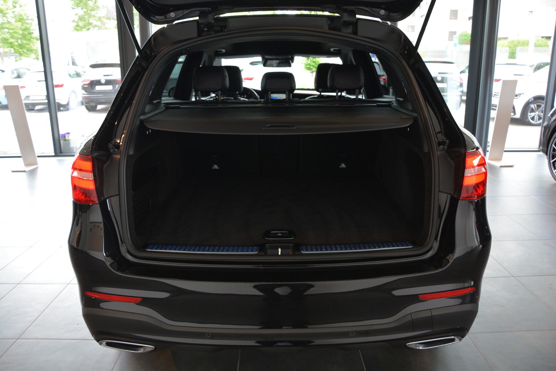 MERCEDES-BENZ GLC 250 d AMG Line 4Matic 9G-Tronic-image-14