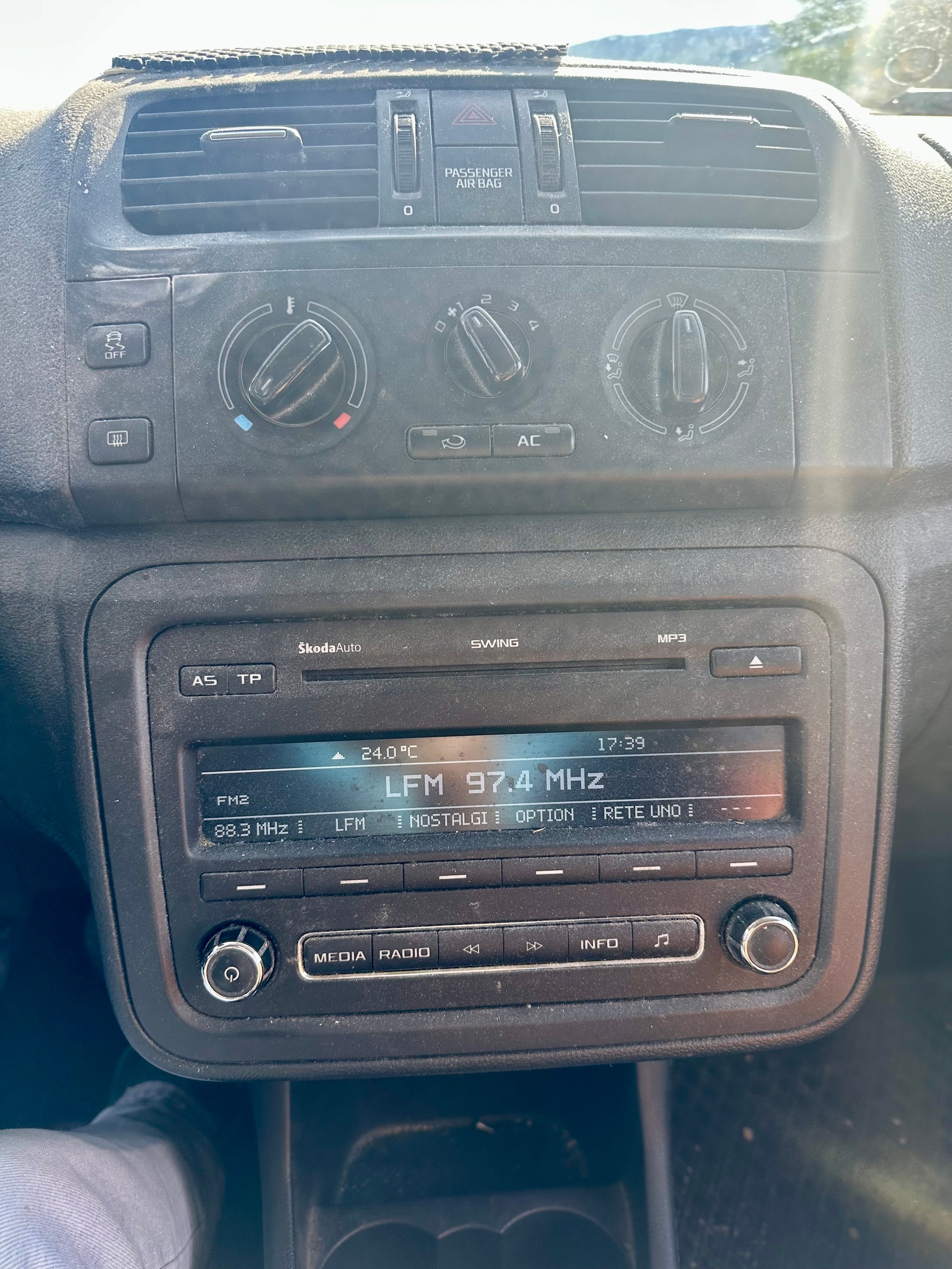 SKODA Fabia 1.2 TSI Ambition-image-12