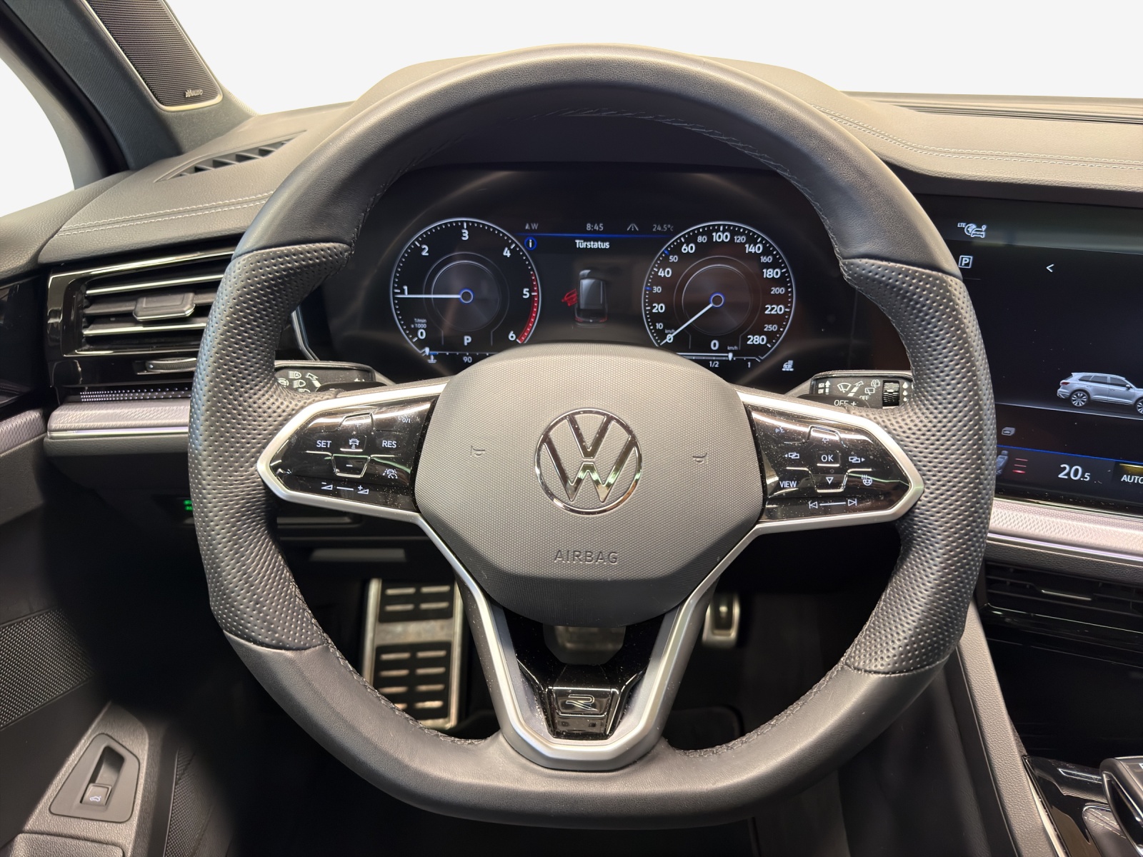 VW Touareg 3.0 TDI R Line Tiptronic-image-9