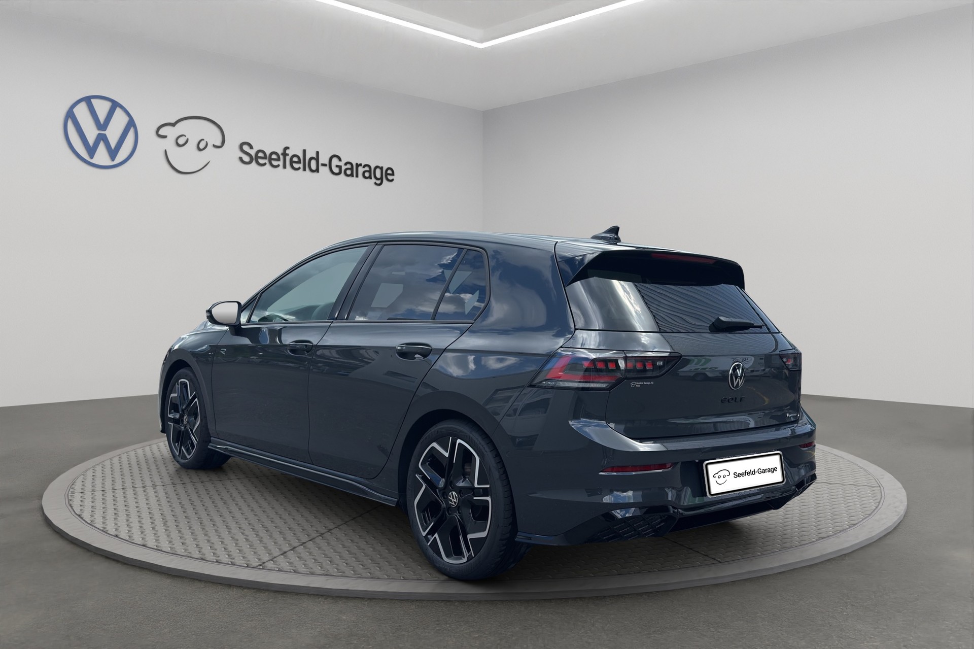 VW Golf 2.0 TSI R-Line DSG 4 Motion-image-3