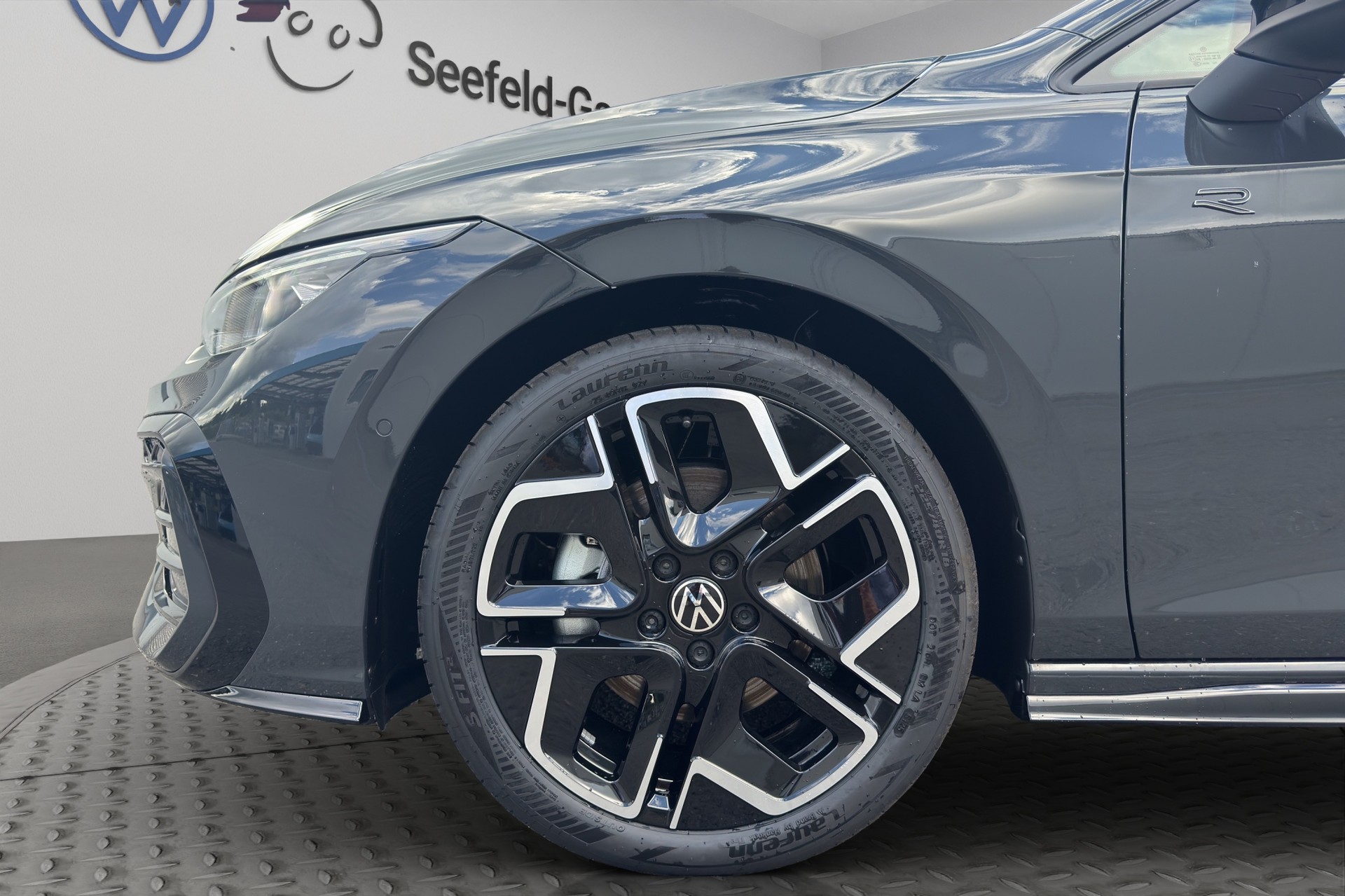 VW Golf 2.0 TSI R-Line DSG 4 Motion-image-11