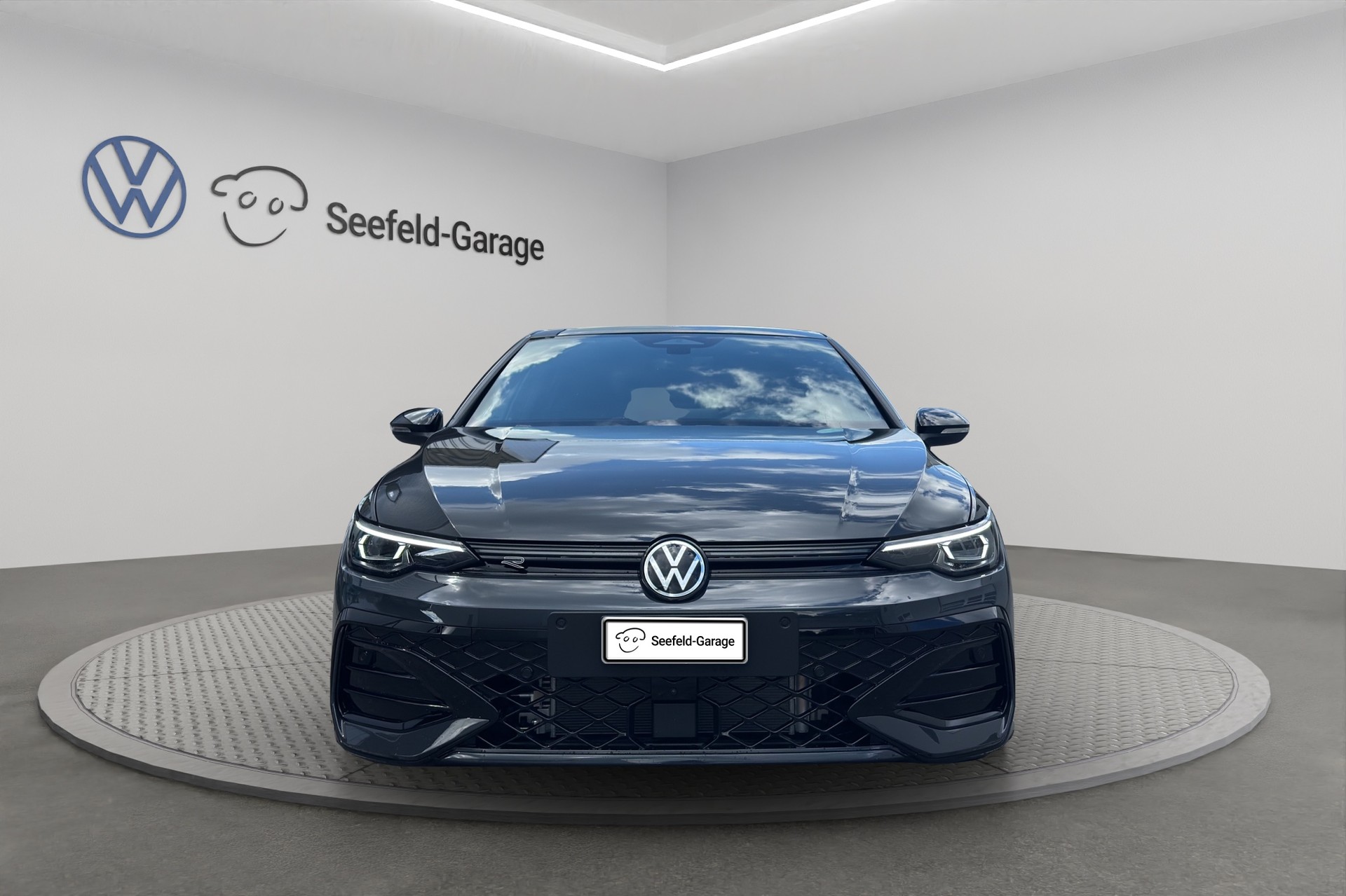 VW Golf 2.0 TSI R-Line DSG 4 Motion-image-1
