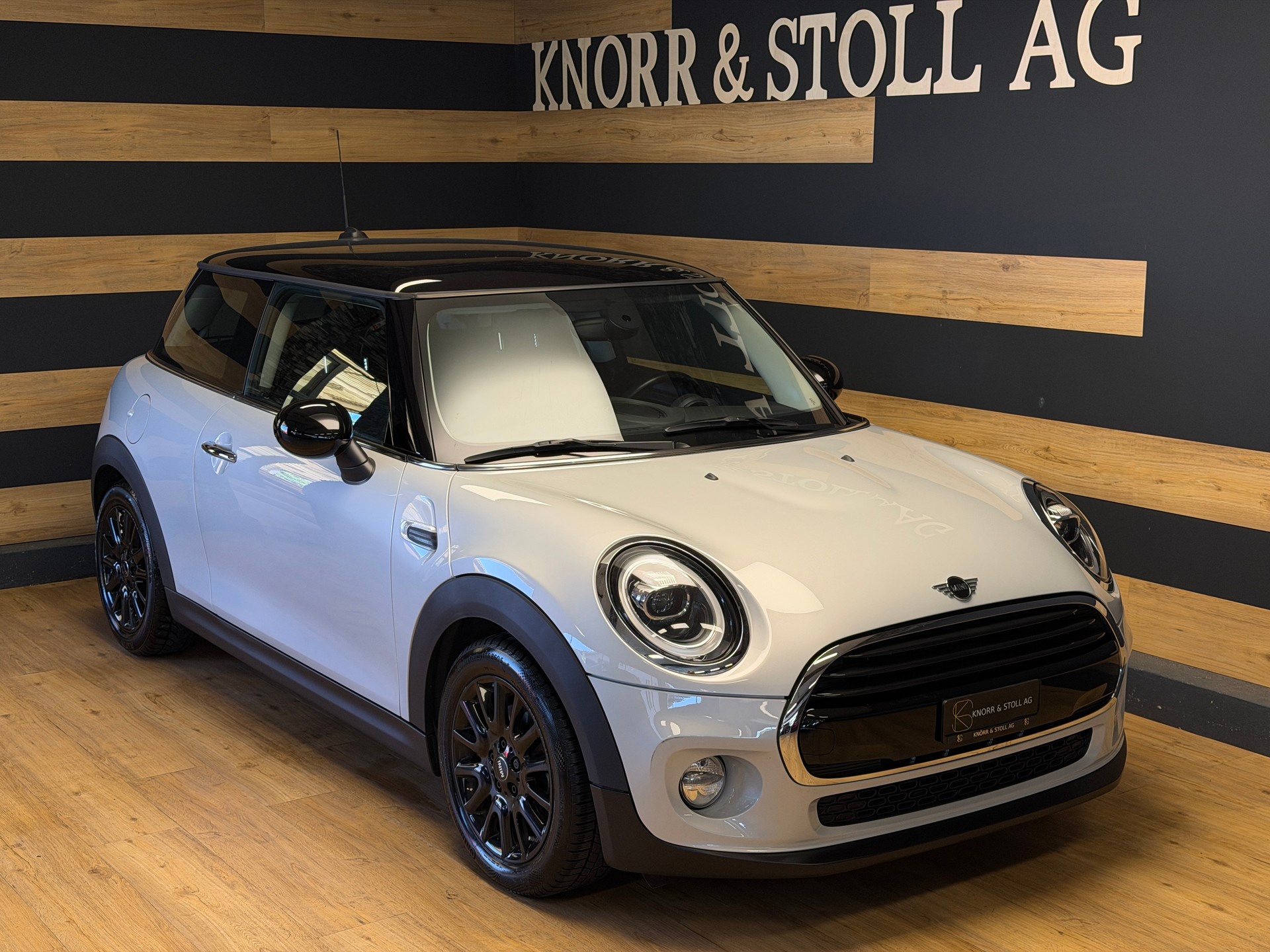 MINI Cooper Steptronic DKG-showroom-element-3