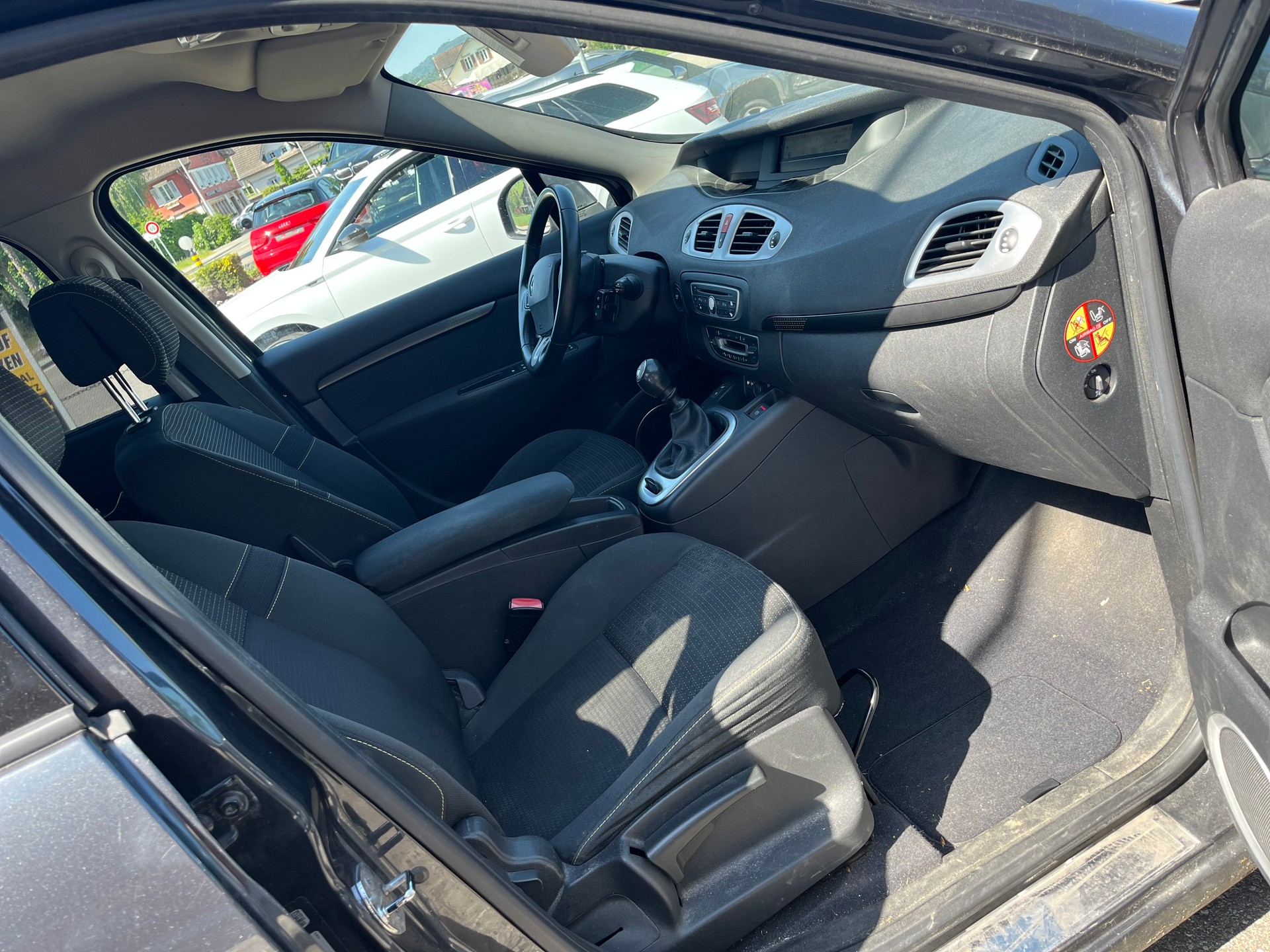 RENAULT 1,4i Benzin Mfk 11/2025 Euro B04-image-12