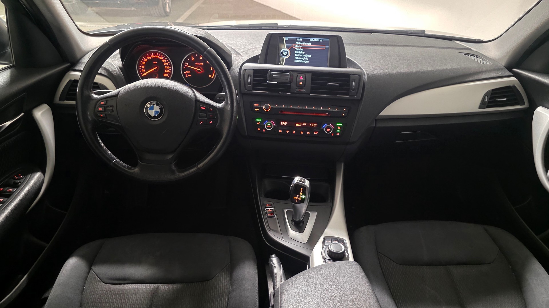 BMW 118d Urban Line Steptronic-image-6