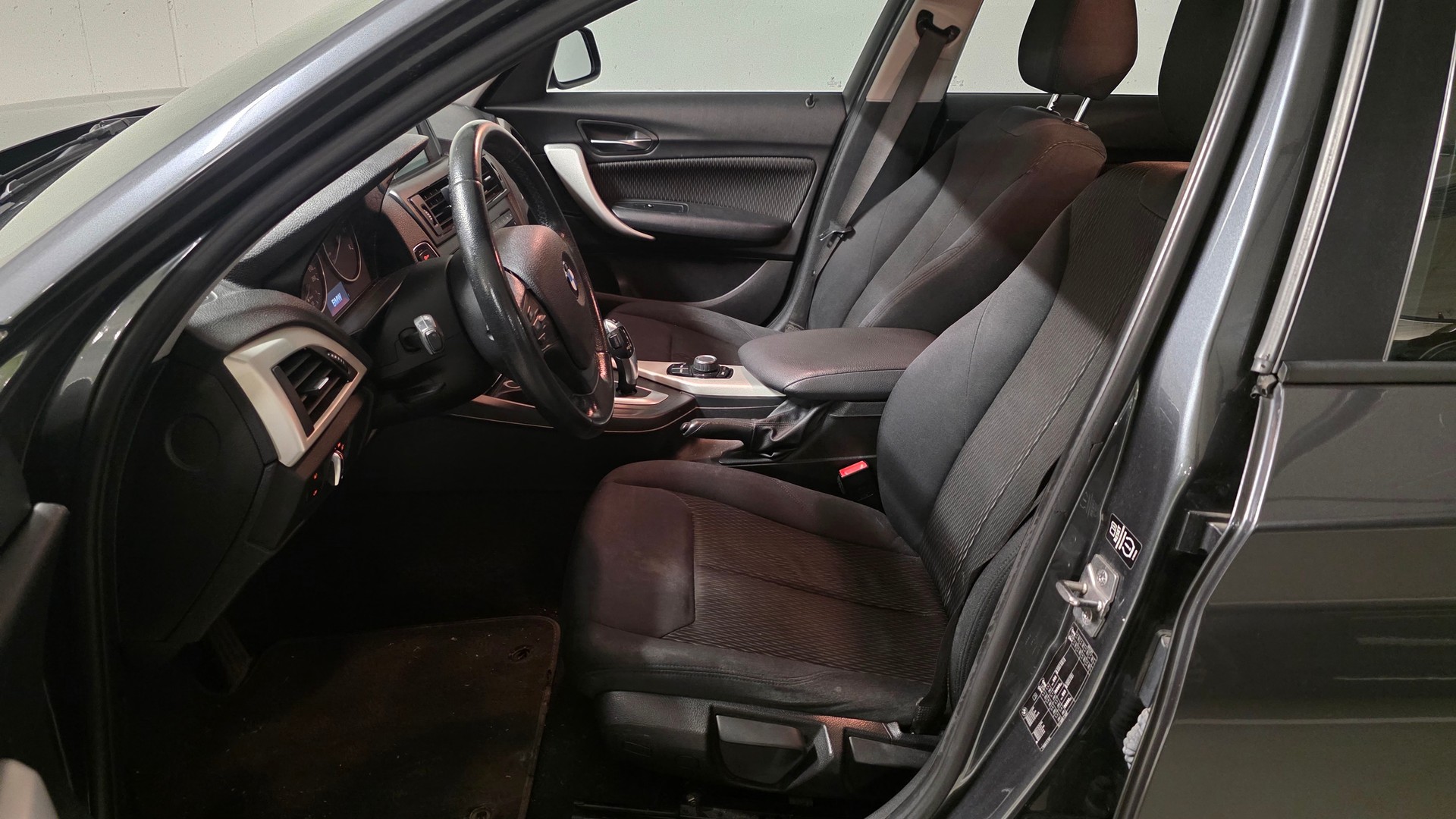 BMW 118d Urban Line Steptronic-image-7