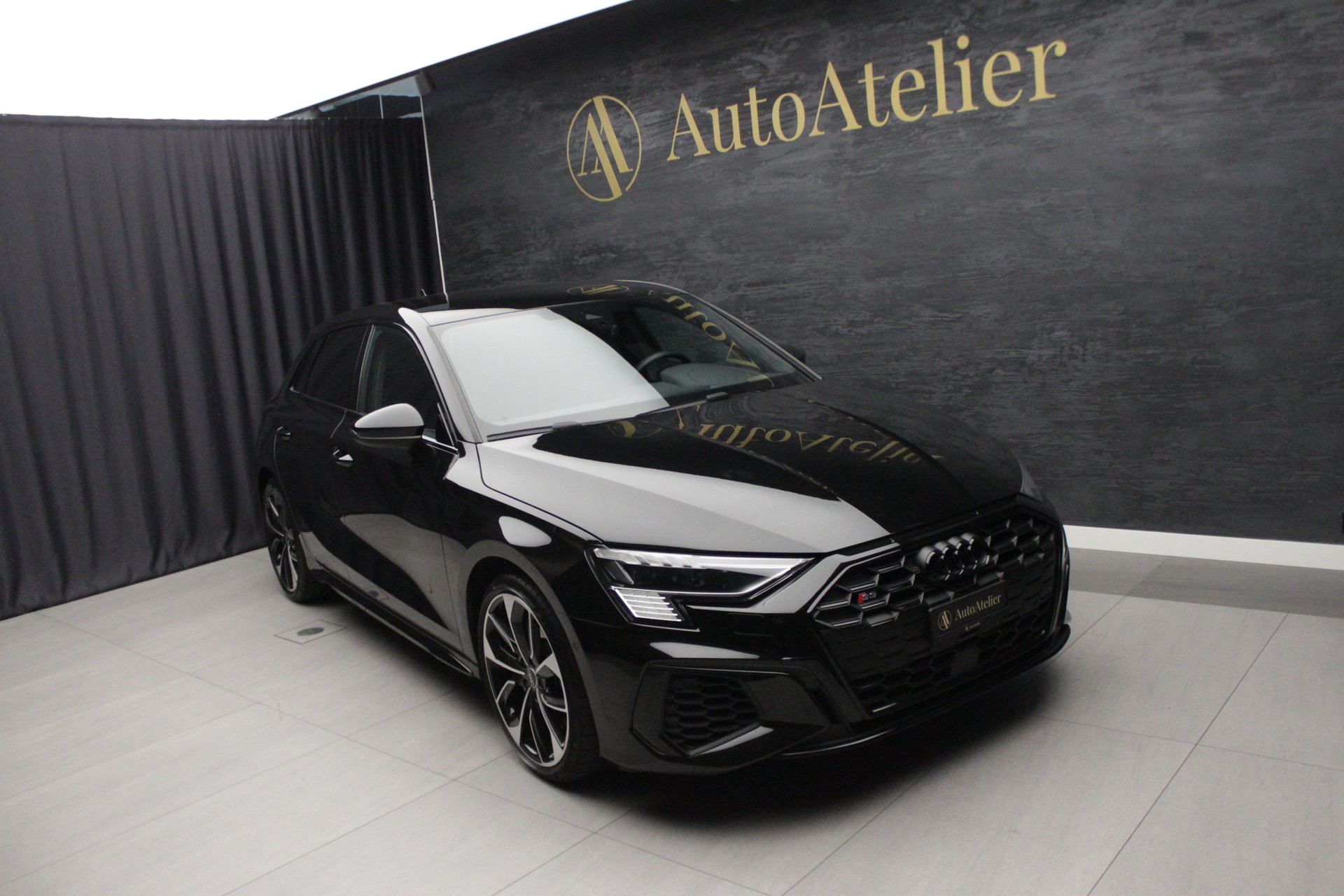AUDI S3 Sportback 2.0 TFSI quattro S-tronic-showroom-element-1
