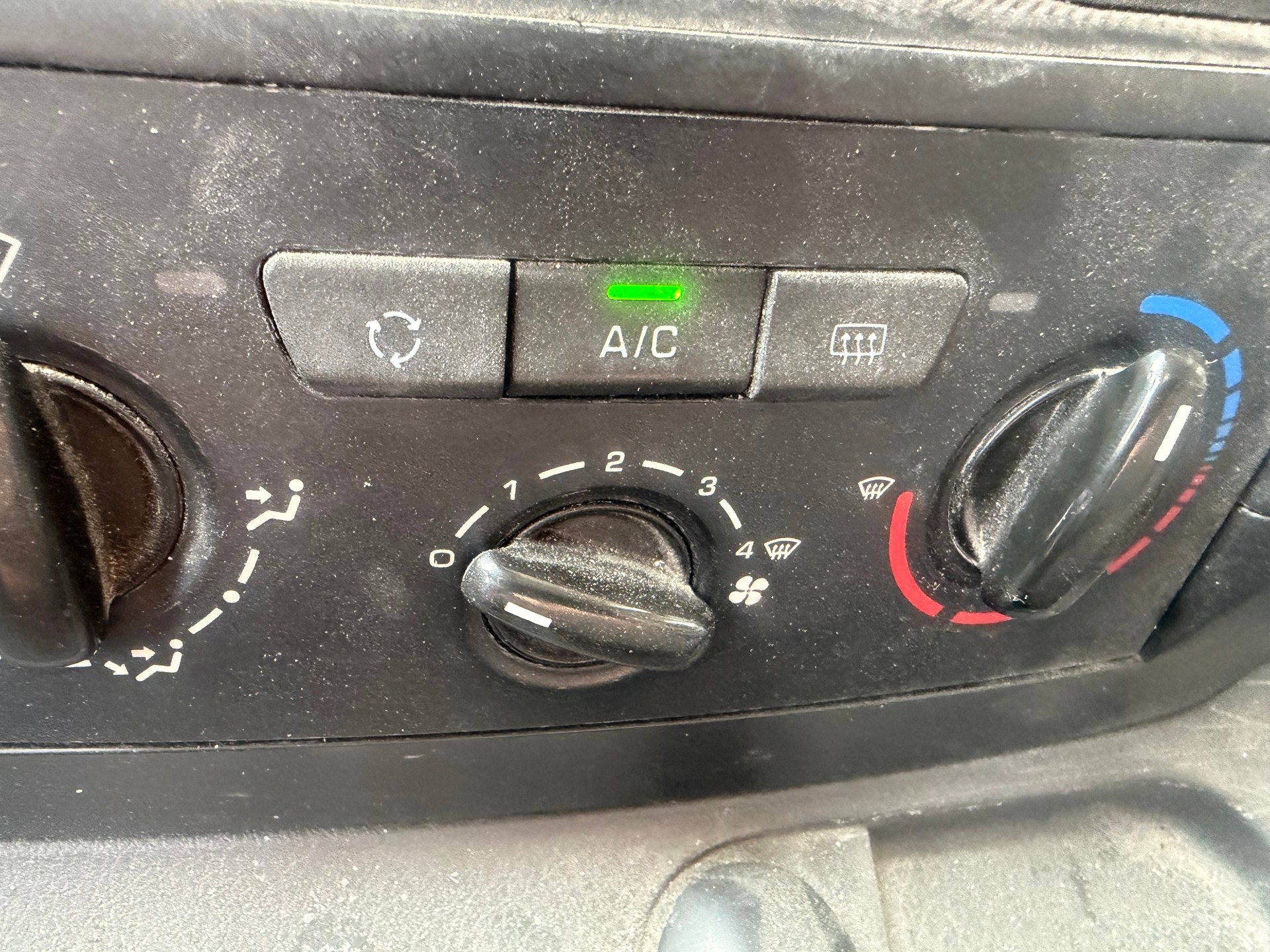 PEUGEOT Expert 2.0 HDi 227 L1H1-image-4