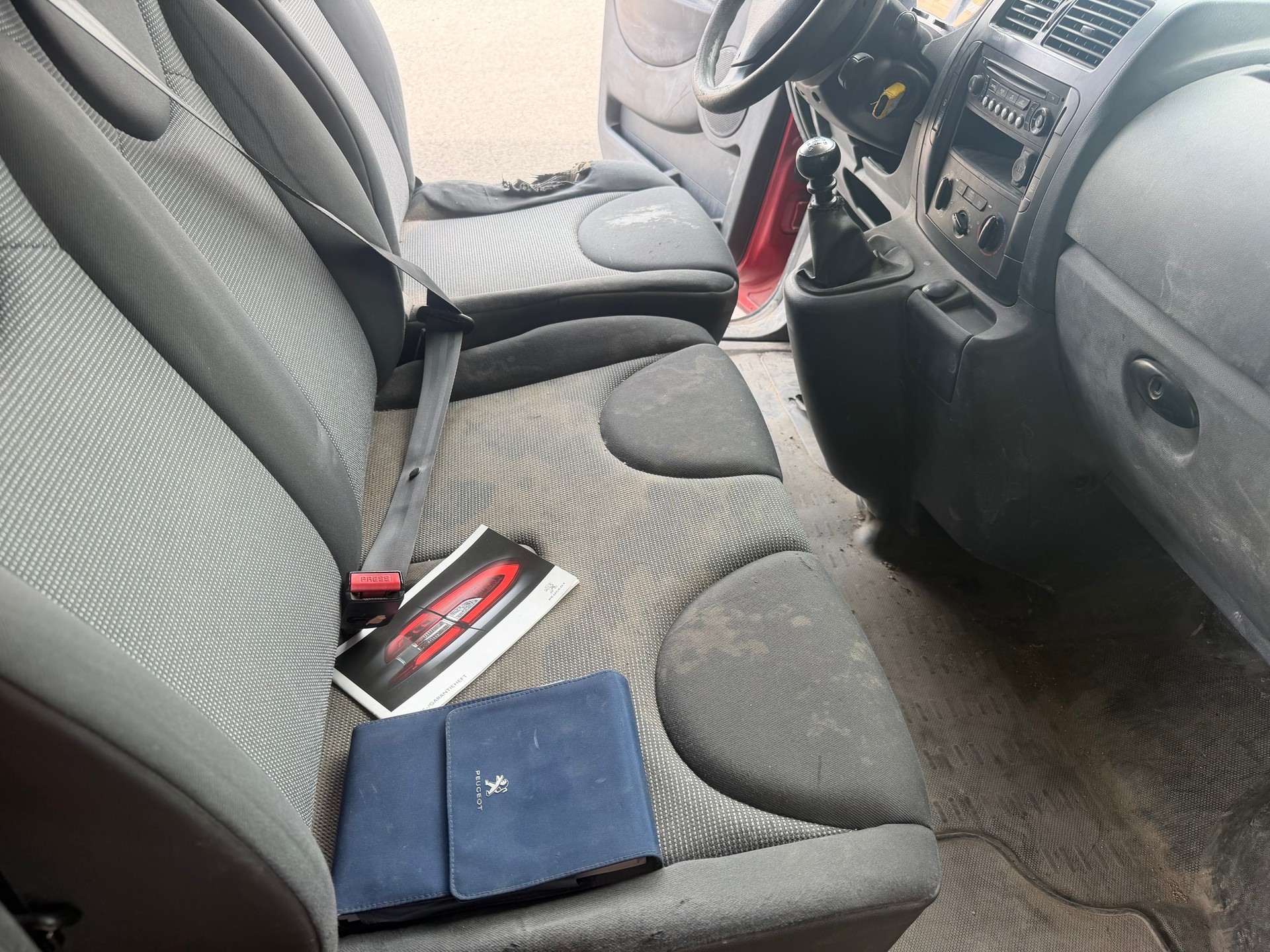 PEUGEOT Expert 2.0 HDi 227 L1H1-image-6