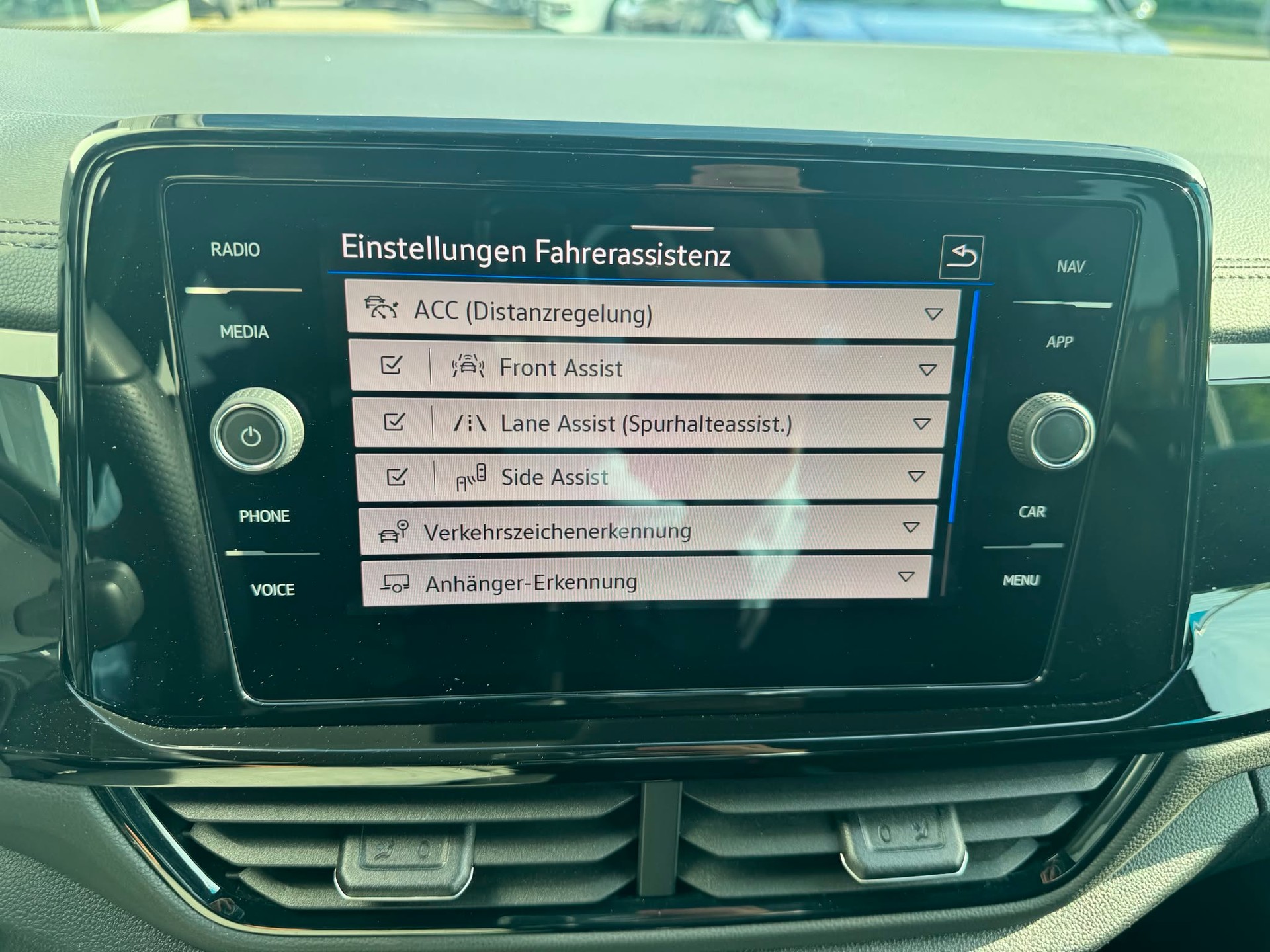 VW T-Roc 2.0 TDI SCR R-Line 4Motion DSG-image-11