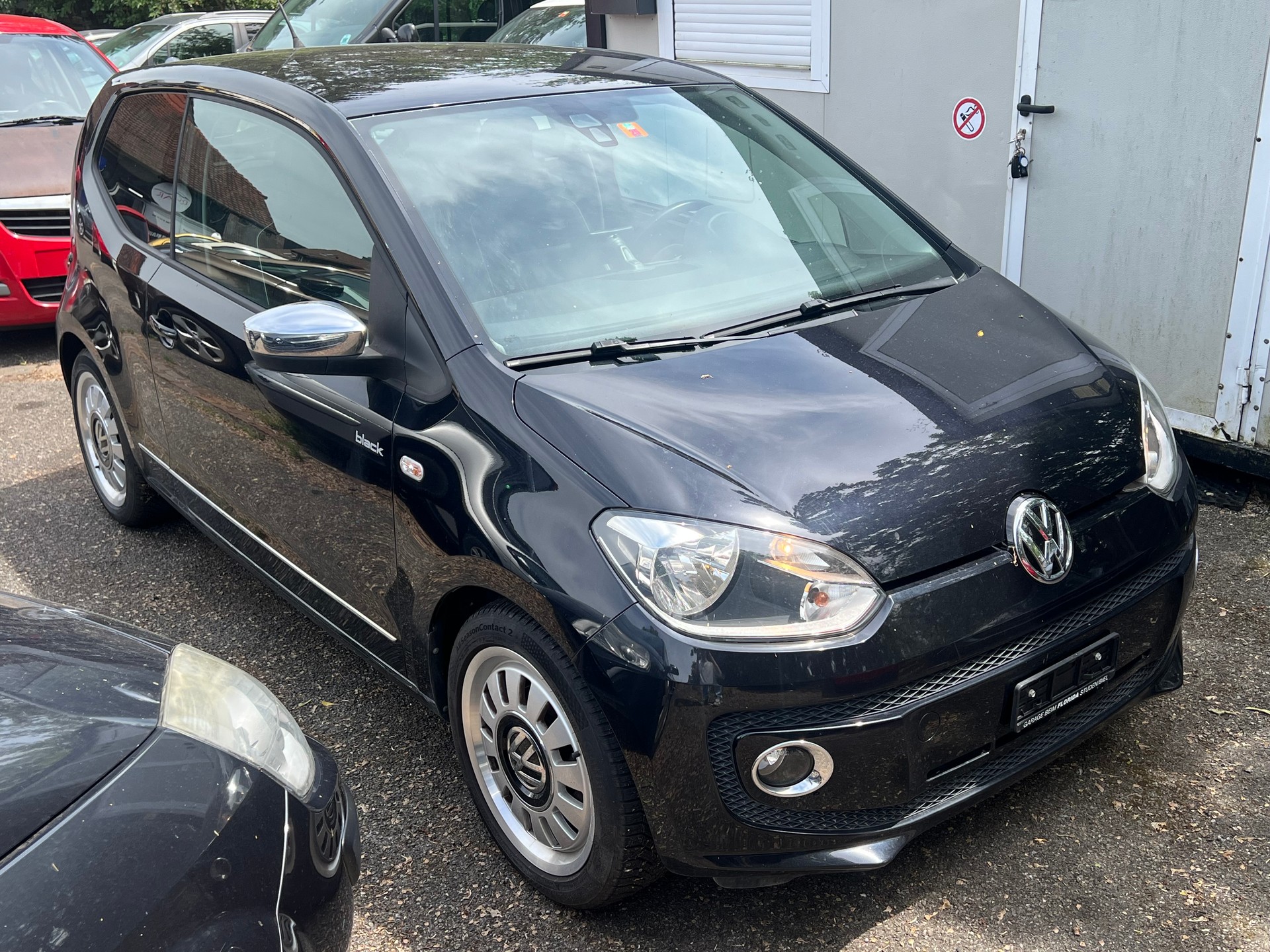 VW Up 1.0 black up-image-2